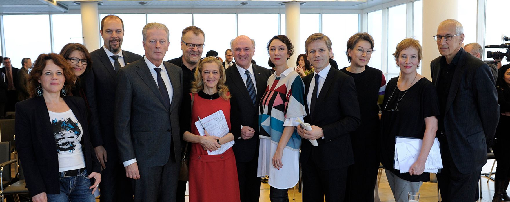 Am 16. Dezember 2015 fand im Ringturm die Nominierungspressekonferenz des &Ouml;sterreichischen Filmpreises statt. Im Bild (v.l.n.r) Moderatorin Eva Spreitzhofer, Maria Smodics-Neumann, Obfrau der Wirtschaftskammer Wien, J&uuml;rgen Roth, Vizepr&auml;sident der Wirtschaftskammer &Ouml;sterreich, Bundesminister Reinhold Mitterlehner, Stefan Ruzowitzky, Pr&auml;sident der Akademie des &Ouml;sterreichischen Films, Kathrin Zechner, Fernsehdirektorin des ORF, Erwin Pr&ouml;ll, Landeshauptmann von Nieder&ouml;sterreich, Ursula Strauss, Pr&auml;sidentin der Akademie des &Ouml;sterreichischen Films, Kunst- und Kulturminister Josef Ostermayer, Teresa Indjein, Stellvertretende Leiterin der Kultursektion im BMeiA, Marlene Ropac, Gesch&auml;ftsf&uuml;hrung der Akademie des &Ouml;sterreichischen Films und Josef Aichholzer, Vorstand der Akademie des &Ouml;sterreichischen Films.