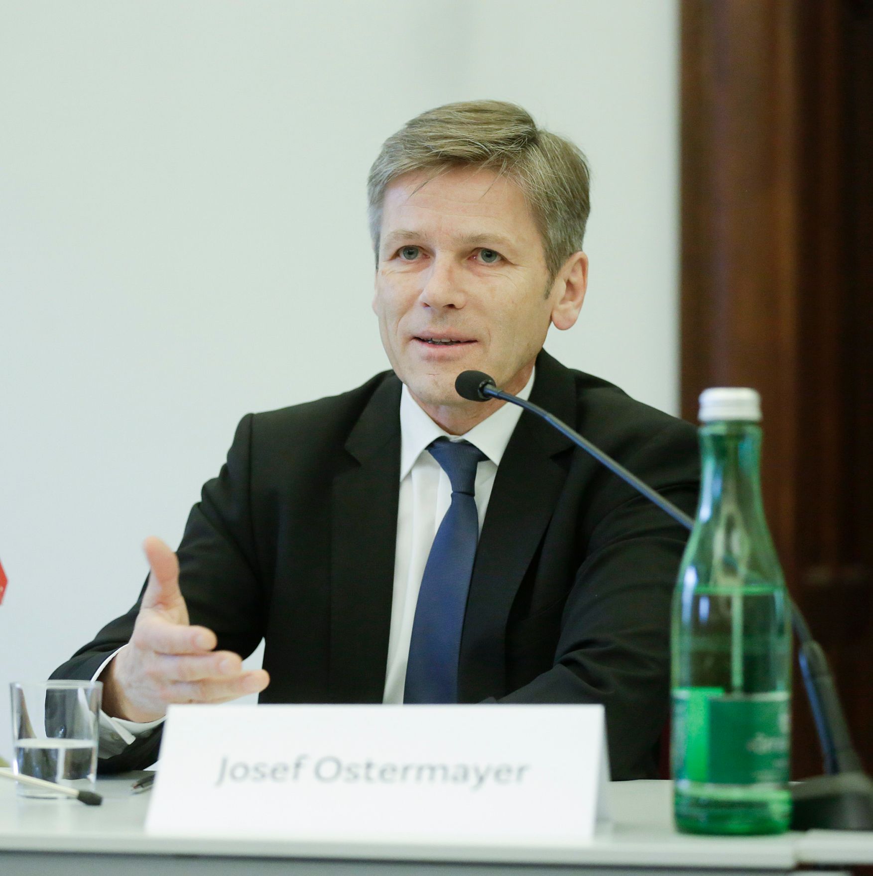 Am 8. Februar 2016 fand anl&auml;sslich des symbolischen Spatenstichs f&uuml;r das neue Weltmuseum Wien eine Pressekonferenz statt. Im Bild Kunst- und Kulturminister Josef Ostermayer.