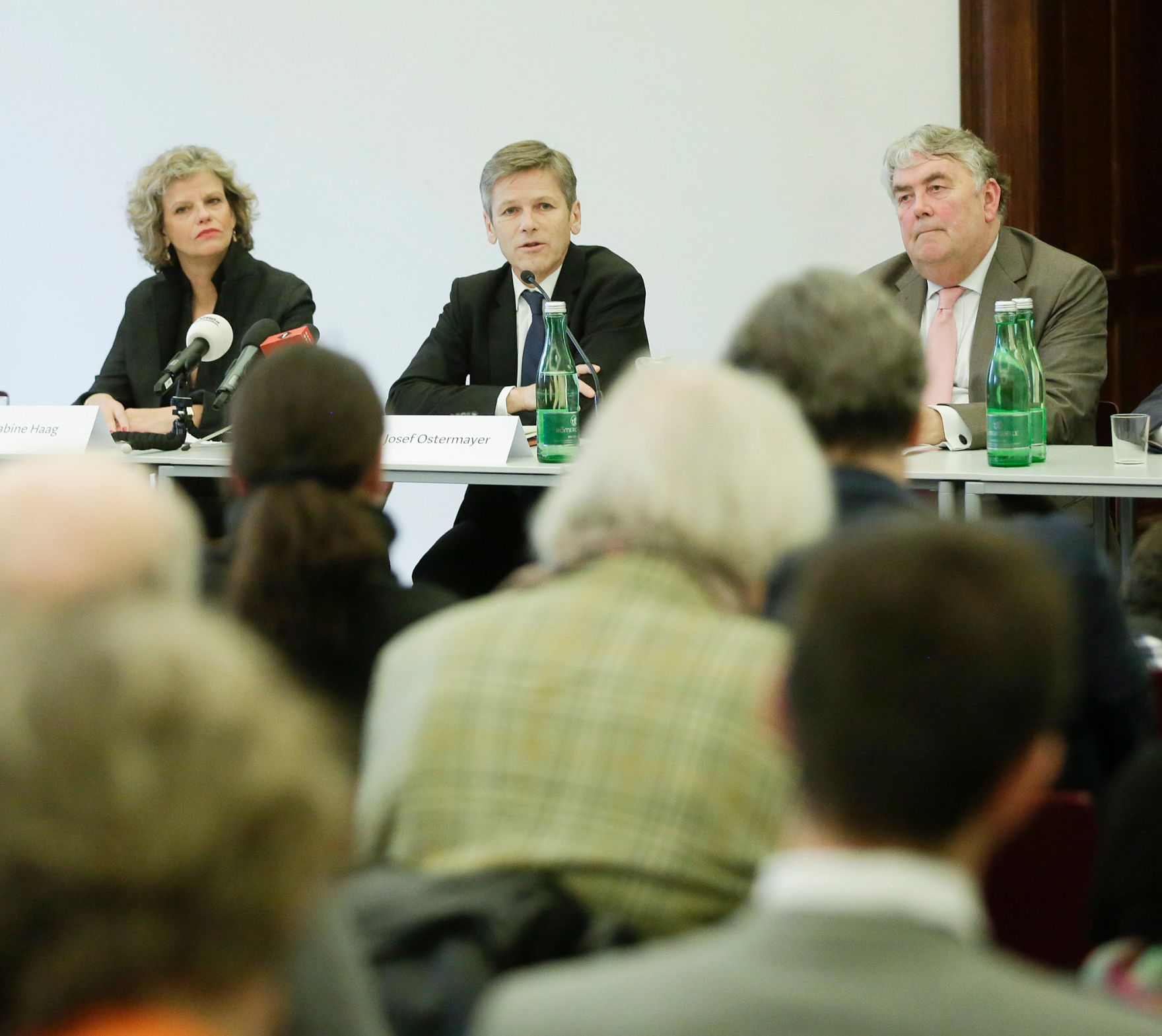 Am 8. Februar 2016 fand anl&auml;sslich des symbolischen Spatenstichs f&uuml;r das neue Weltmuseum Wien eine Pressekonferenz statt. Im Bild (v.l.n.r.) Generaldirektorin des Kunsthistorischen Museums Sabine Haag, Kunst- und Kulturminister Josef Ostermayer und Direktor des Weltmuseum Wien Steven Engelsman.