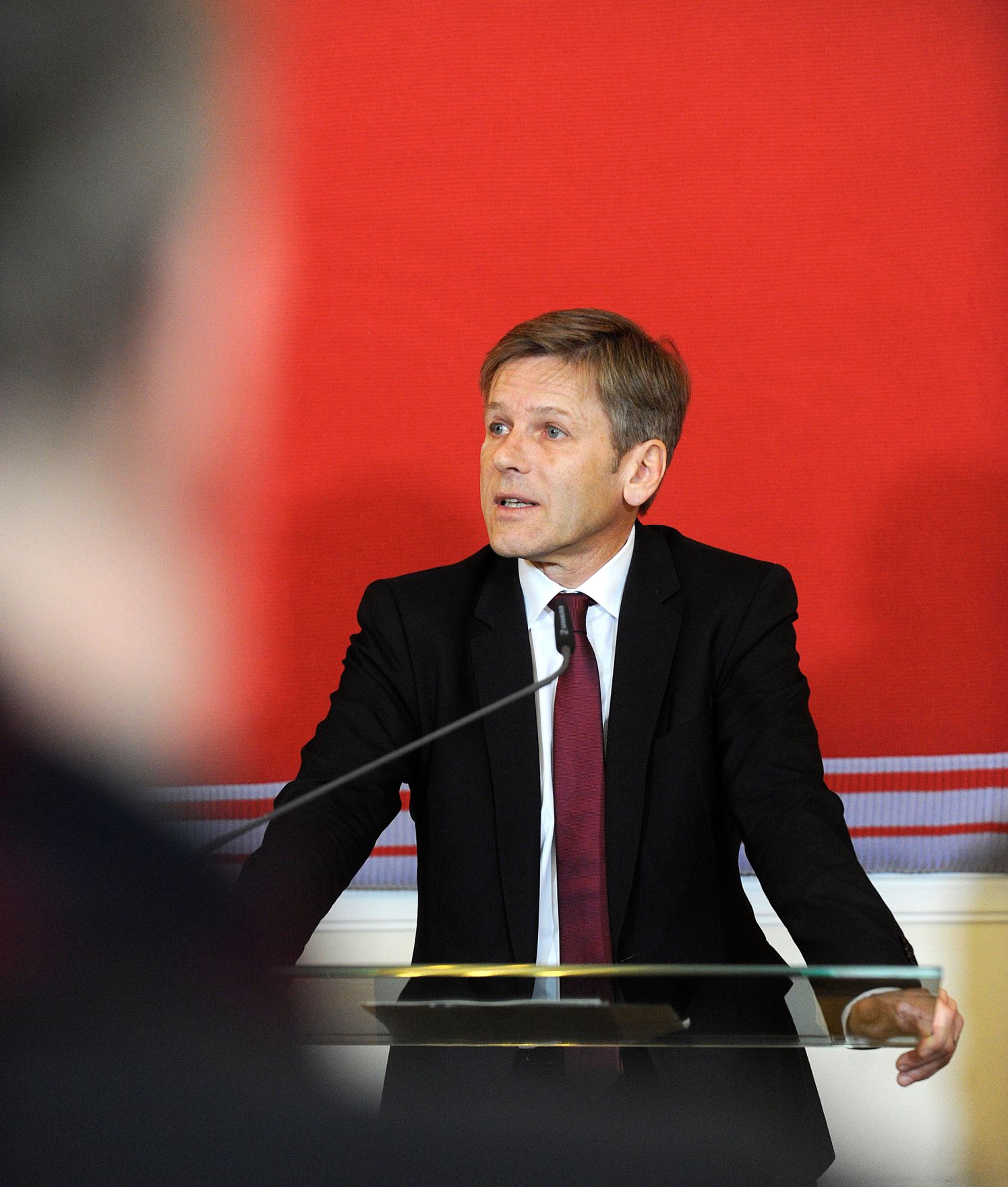 Am 12. Februar 2016 nahm Kunst- und Kulturminister Josef Ostermayer (im Bild) an einer Pressekonferenz bez&uuml;glich der &Uuml;bergabe des Nachlasses des verstorbenen &ouml;sterreichischen Architekten Hans Hollein zur Erweiterung der Architektursammlung des MAK teil.