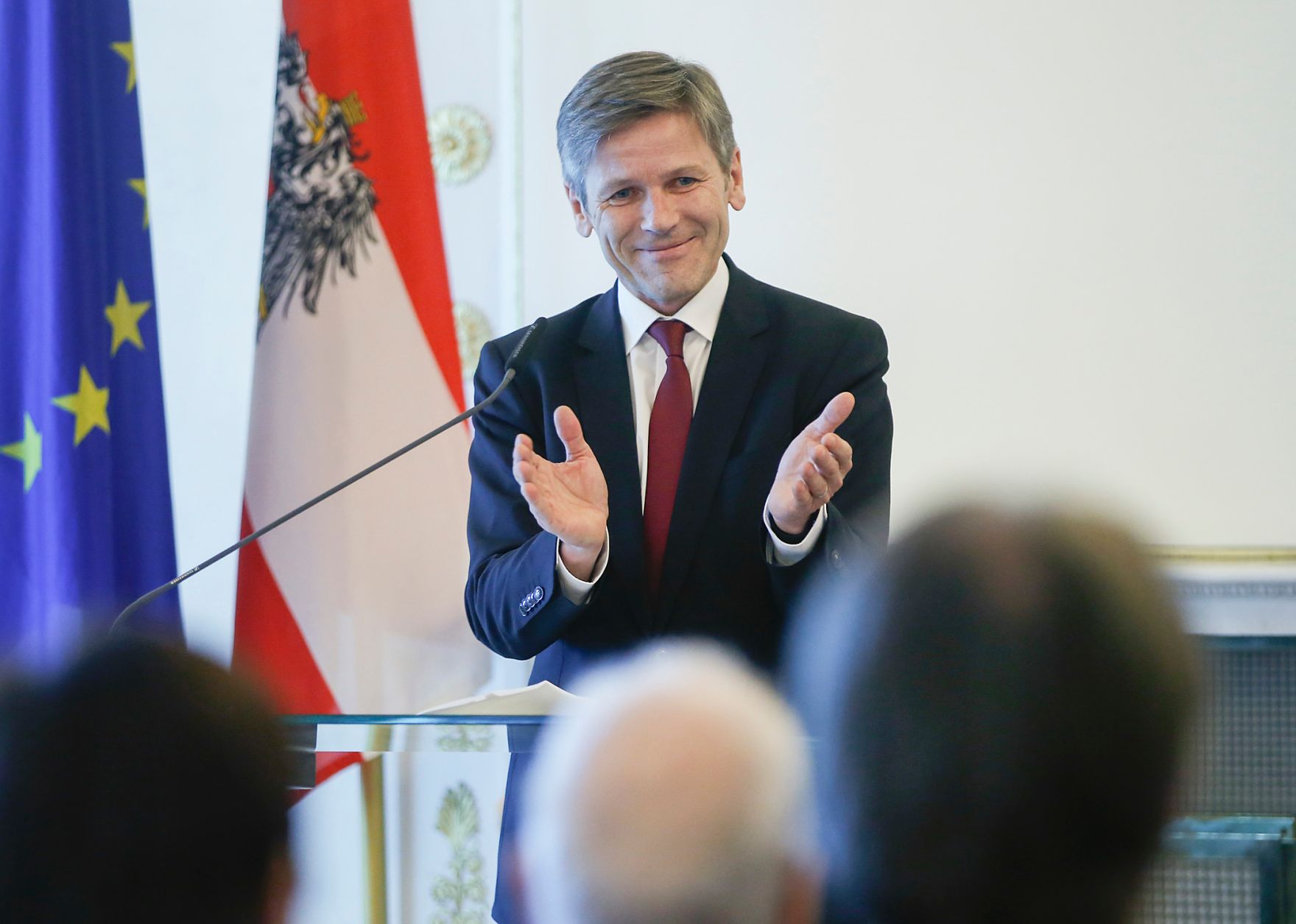 Am 12. Februar 2016 &uuml;berreichte Kunst- und Kulturminister Josef Ostermayer (im Bild) das Gro&szlig;e Ehrenzeichen f&uuml;r Verdienste um die Republik &Ouml;sterreich an Hellmuth Matiasek.