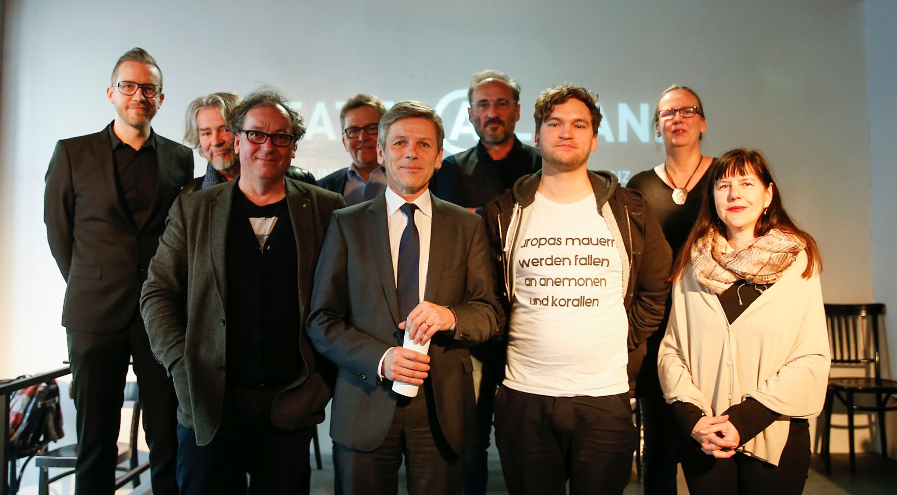 Am 22. Februar 2016 fand eine Pressekonferenz der Theaterallianz mit Kunst- und Kulturminister Josef Ostermayer (m.l.) im Schauspielhaus Wien statt. Im Bild mit Robert Pienz (l.) Schauspielhaus Salzburg, dem Gewinner des AutorInnenpreises der Theaterallianz Thomas K&ouml;ck (m.r.) und Edith Draxl Grazer Theater am Lend (r.). 