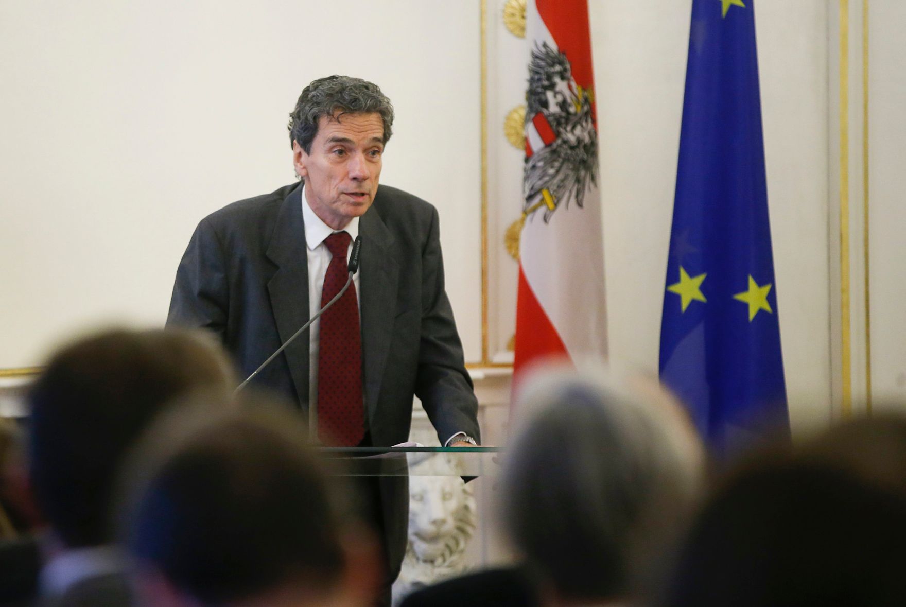 Am 26. Februar 2016 &uuml;berreichte Kunst- und Kulturminister Josef Ostermayer die Staatspreise &bdquo;Sch&ouml;nste B&uuml;cher &Ouml;sterreichs 2015&ldquo; im Bundeskanzleramt. Im Bild der Moderator Michael Freund.