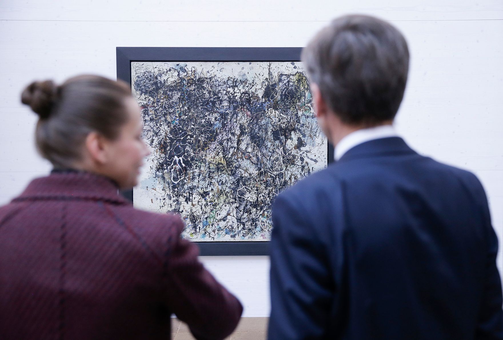 Am 8. M&auml;rz 2016 er&ouml;ffnete Kunst- und Kulturminister Josef Ostermayer (r.) die Ausstellung des K&uuml;nstlers Oswald Oberhuber im 21er Haus. Im Bild mit der Kuratorin Luisa Ziala (l..).