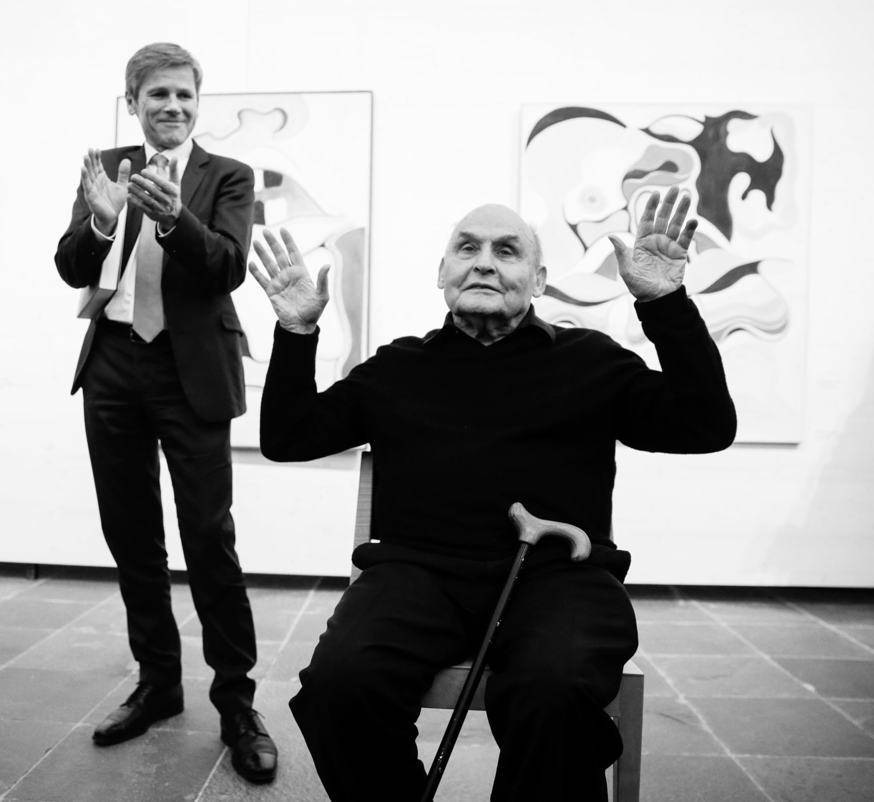 Am 8. M&auml;rz 2016 er&ouml;ffnete Kunst- und Kulturminister Josef Ostermayer (l.) die Ausstellung des K&uuml;nstlers Oswald Oberhuber (r.) im 21er Haus.