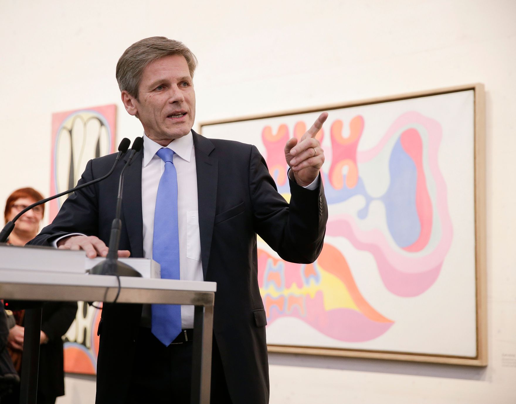 Am 8. M&auml;rz 2016 er&ouml;ffnete Kunst- und Kulturminister Josef Ostermayer (im Bild) die Ausstellung des K&uuml;nstlers Oswald Oberhuber im 21er Haus.