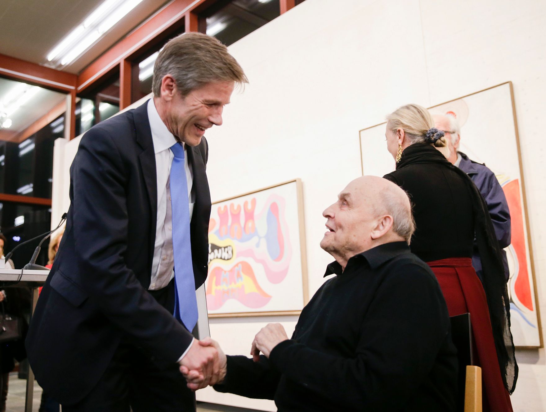 Am 8. M&auml;rz 2016 er&ouml;ffnete Kunst- und Kulturminister Josef Ostermayer (l.) die Ausstellung des K&uuml;nstlers Oswald Oberhuber (r.) im 21er Haus.