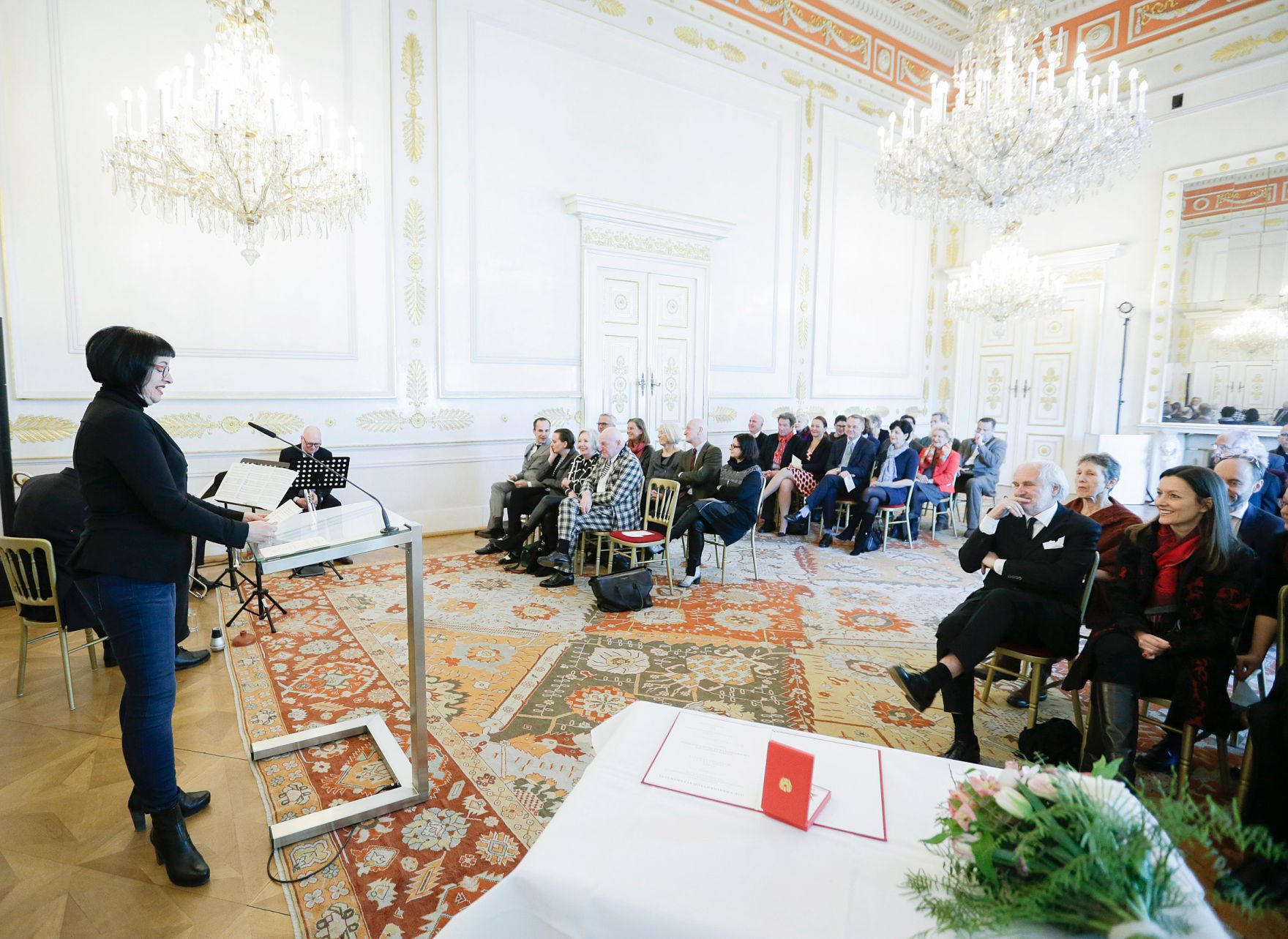 Am 9. M&auml;rz 2016 &uuml;berreichte Kunst- und Kulturminister Josef Ostermayer das Goldene Ehrenzeichen f&uuml;r Verdienste um die Republik &Ouml;sterreich an Peter Sengl.