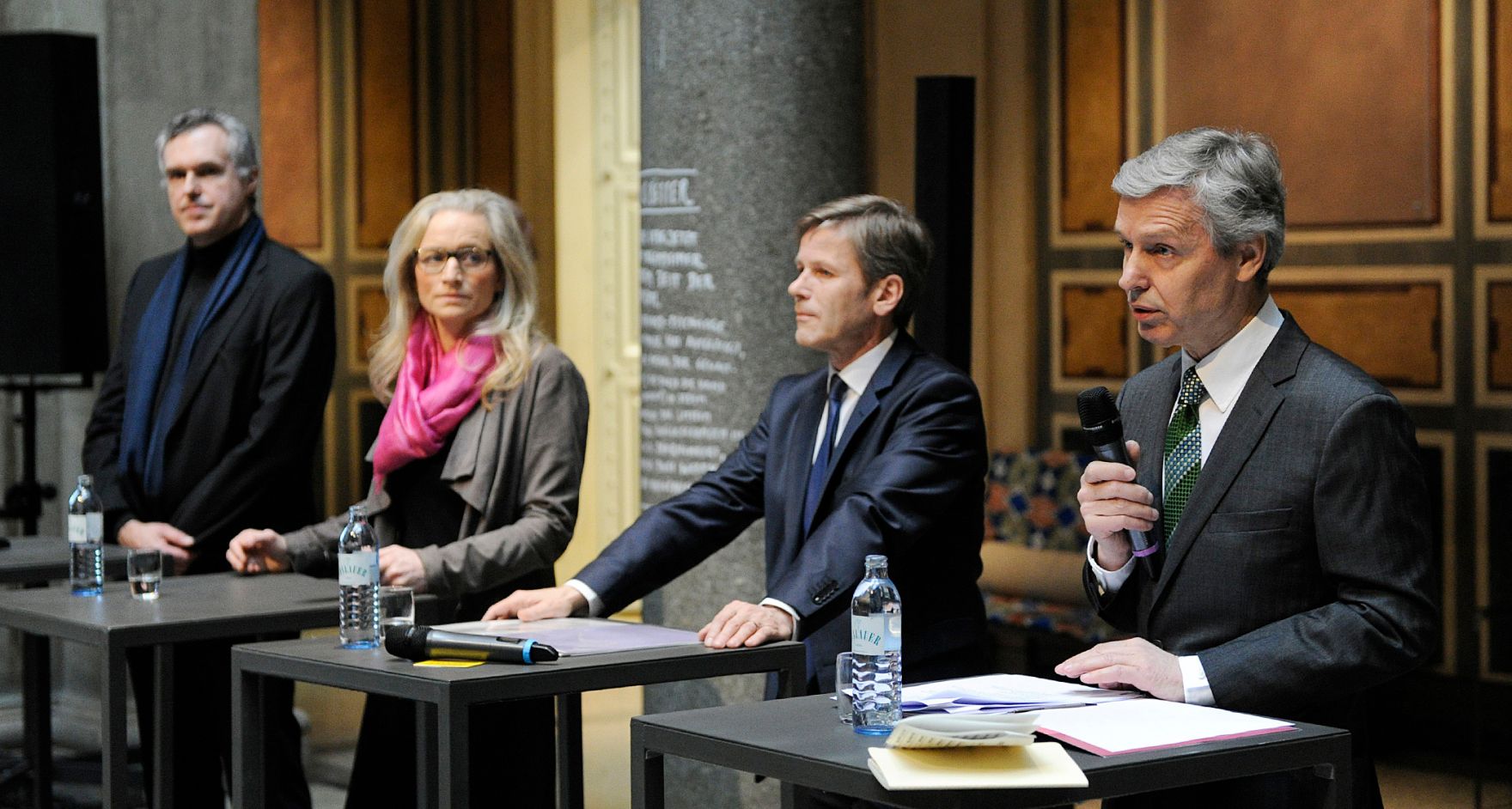 Am 16. M&auml;rz 2016 gab Kunst- und Kulturminister Josef Ostermayer eine Pressekonferenz zur Bestellung der wissenschaftlichen und kaufm&auml;nnischen Direktion des Museum f&uuml;r Angewandte Kunst 2016 bis 2021. Im Bild (v.l.n.r.) MAK-Direktor Christoph Thun-Hohenstein, kaufm&auml;nnische Gesch&auml;ftsf&uuml;hrerin des MAK Teresa Mitterlehner-Marchesani, Kunst- und Kulturminister Josef Ostermayer und MAK-Kuratoriumsvorsitzender Johann Sereinig.