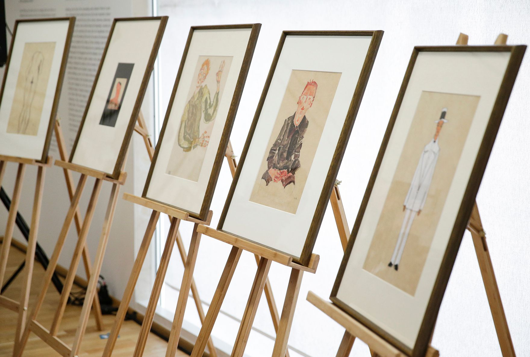 Am 7. April 2016 gab Kunst- und Kulturminister Josef Ostermayer gemeinsam mit dem Direktor des Leopold-Museums Hans-Peter Wipplinger, Stiftungsvorstand Helmut Moser und IKG-Vertreterin Erika Jakubovits eine Pressekonferenz zur Einigung &uuml;ber die Schiele-Zeichnungen.