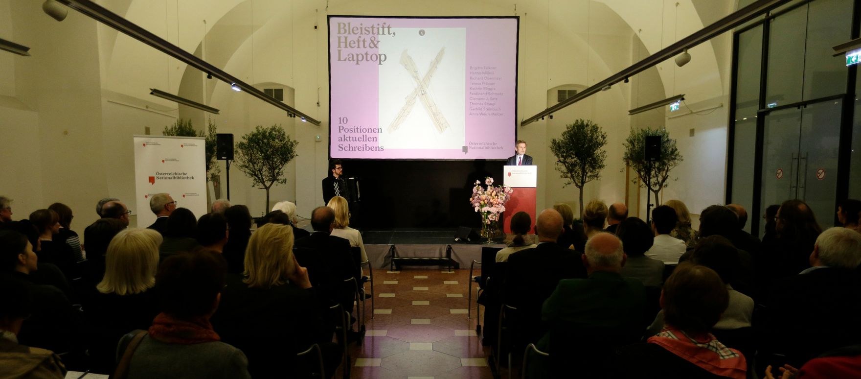 Am 15. April 2016 hielt Kunst- und Kulturminister Josef Ostermayer die Er&ouml;ffnungsansprache bei der Sonderausstellung &quot;Bleistift, Heft und Laptop - 10 Positionen literarischen Schreibens&quot; in der &Ouml;sterreichischen Nationalbibliothek.