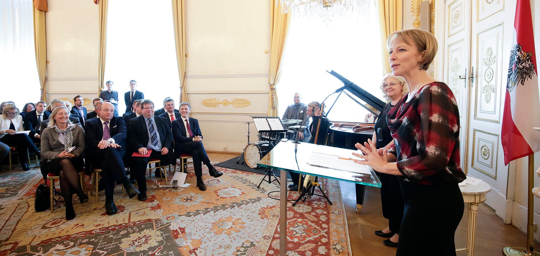 Am 22. April 2016 bestellte der Bundeskanzler Vertreterinnen und Vertreter der Wirtschaft zu Mitgliedern der bei der Bundesanstalt &quot;Statistik &Ouml;sterreich&quot; eingerichteten Wirtschaftskurie. Im Bild Sektionschefin Nicole Bayer.