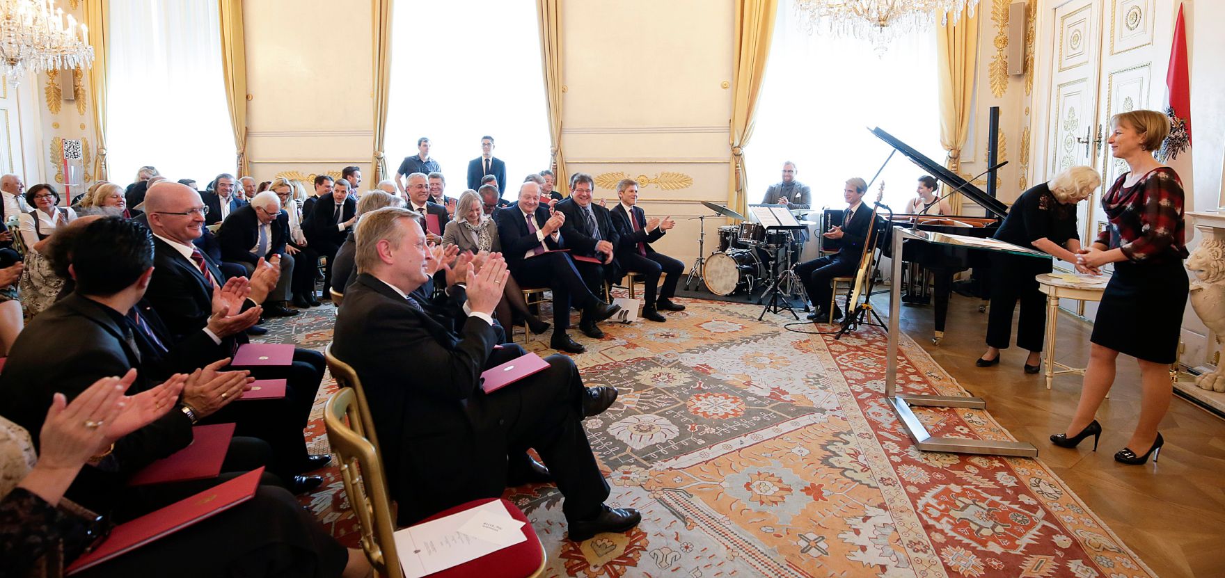 Am 22. April 2016 bestellte der Bundeskanzler Vertreterinnen und Vertreter der Wirtschaft zu Mitgliedern der bei der Bundesanstalt &quot;Statistik &Ouml;sterreich&quot; eingerichteten Wirtschaftskurie. Im Bild Sektionschefin Nicole Bayer.