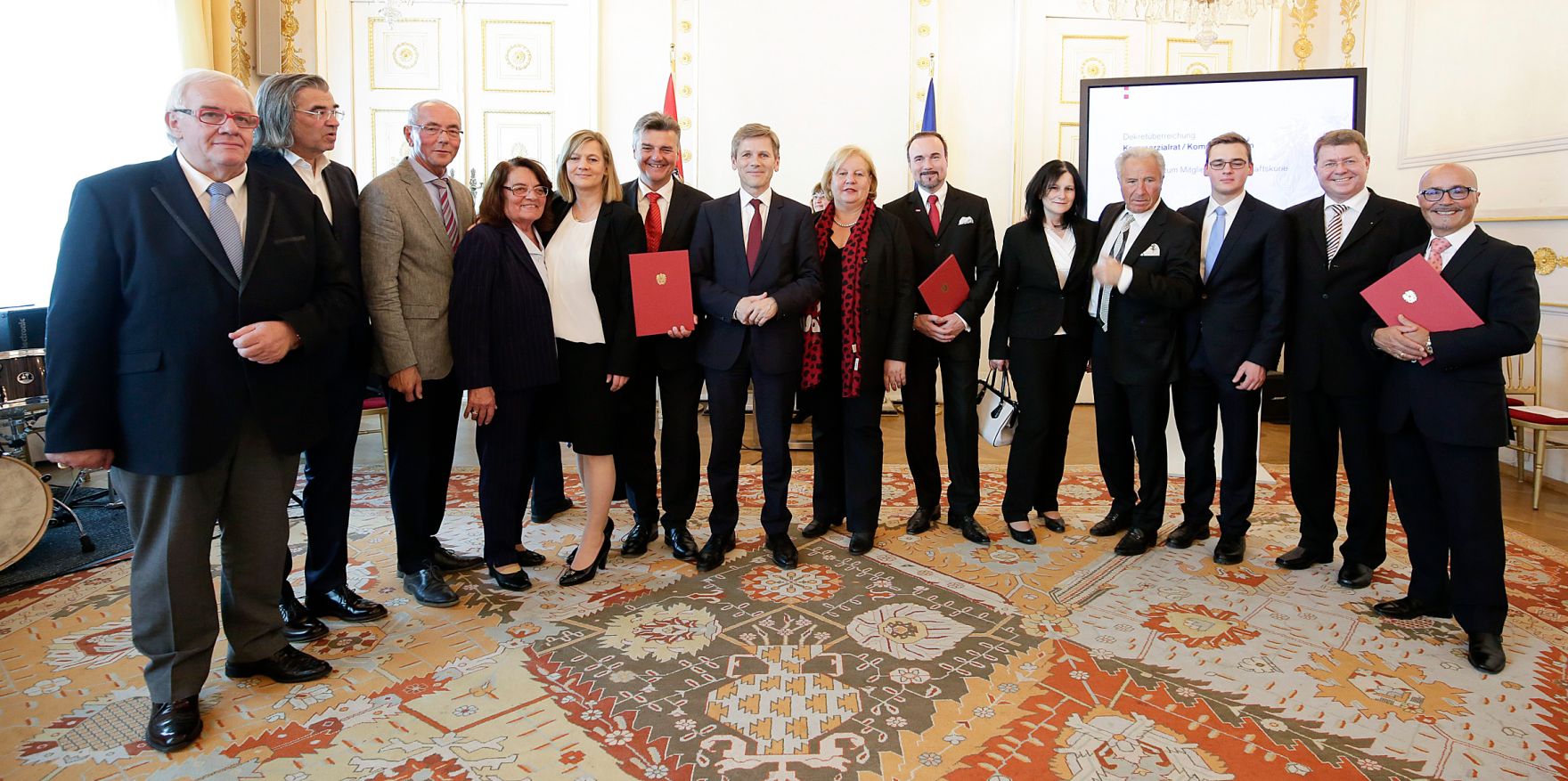 Am 22. April 2016 bestellte der Bundeskanzler Vertreterinnen und Vertreter der Wirtschaft zu Mitgliedern der bei der Bundesanstalt &quot;Statistik &Ouml;sterreich&quot; eingerichteten Wirtschaftskurie.