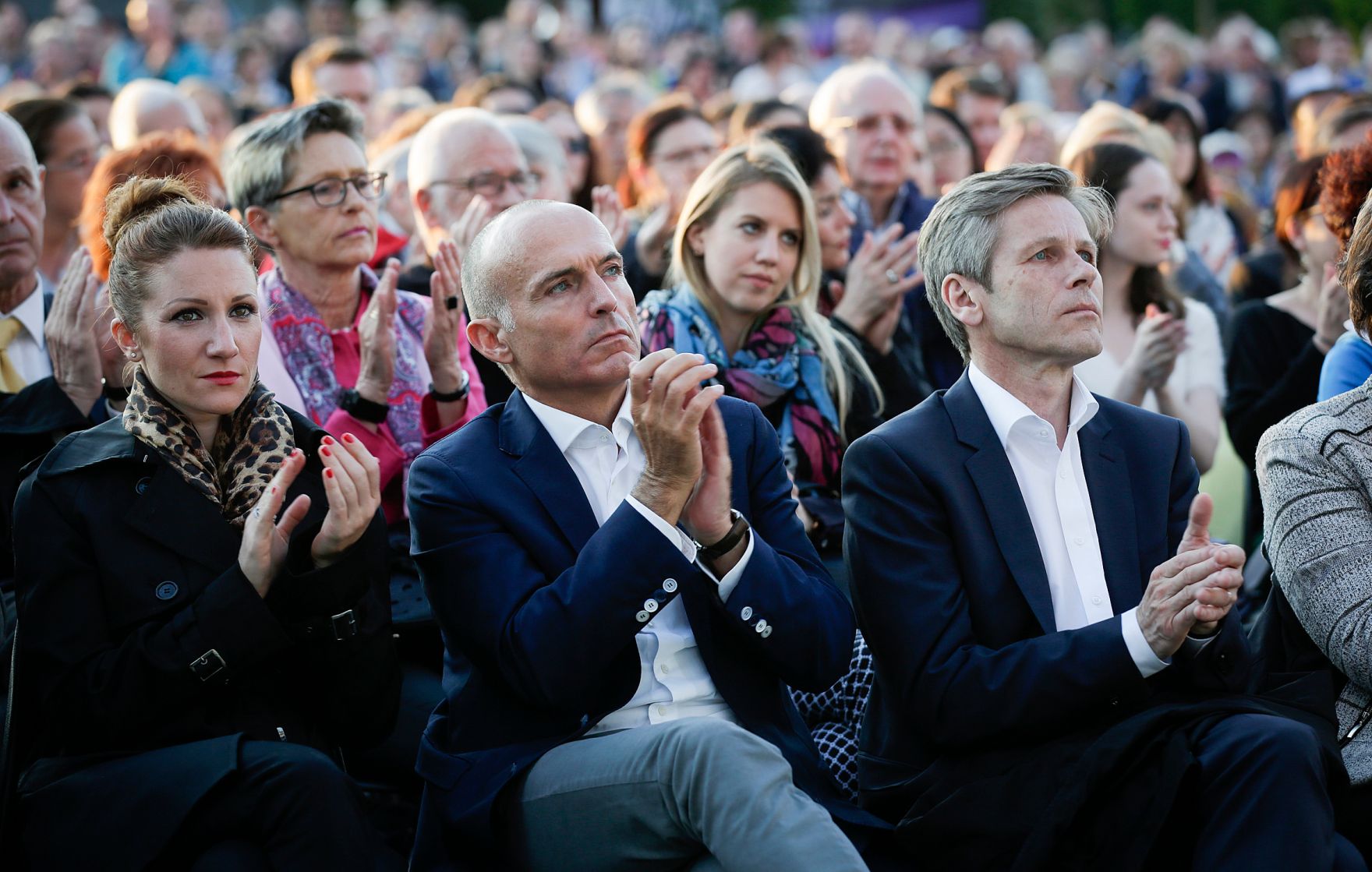 Am 8. Mai 2016 fand das Fest der Freude am Heldenplatz statt. Im Bild Kunst- und Kulturminister Josef Ostermayer (r.) mit Verkehrsminister Gerald Klug (m.).