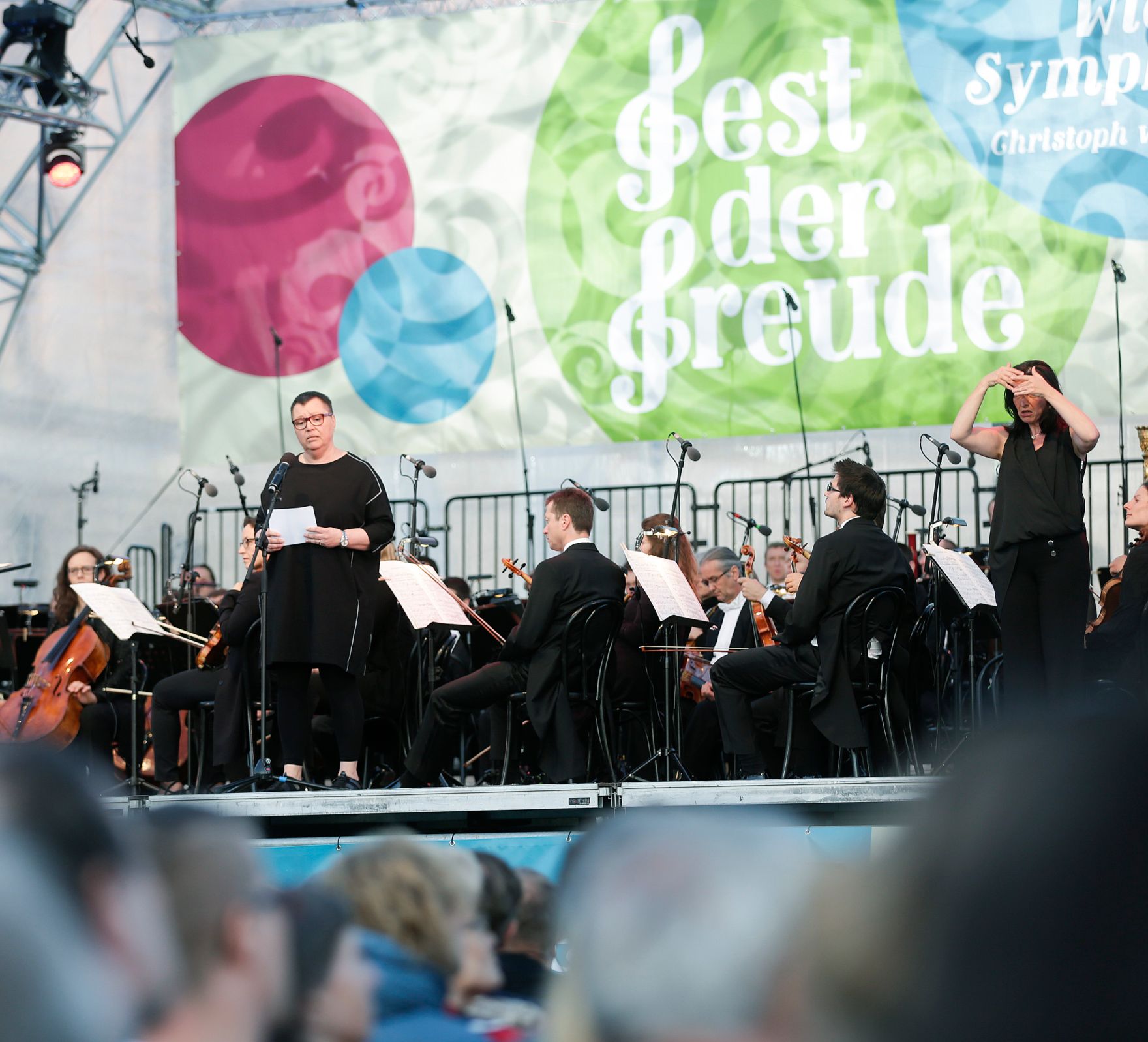 Am 8. Mai 2016 fand das Fest der Freude am Heldenplatz statt. Im Bild Gesundheitsministerin Sabine Oberhauser bei ihrer Ansprache.