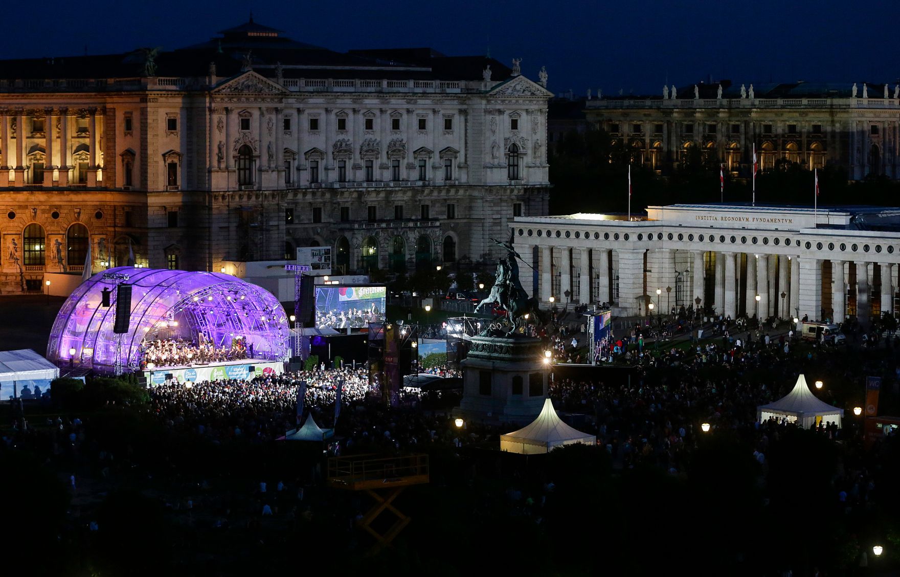 Am 8. Mai 2016 fand das Fest der Freude am Heldenplatz statt.