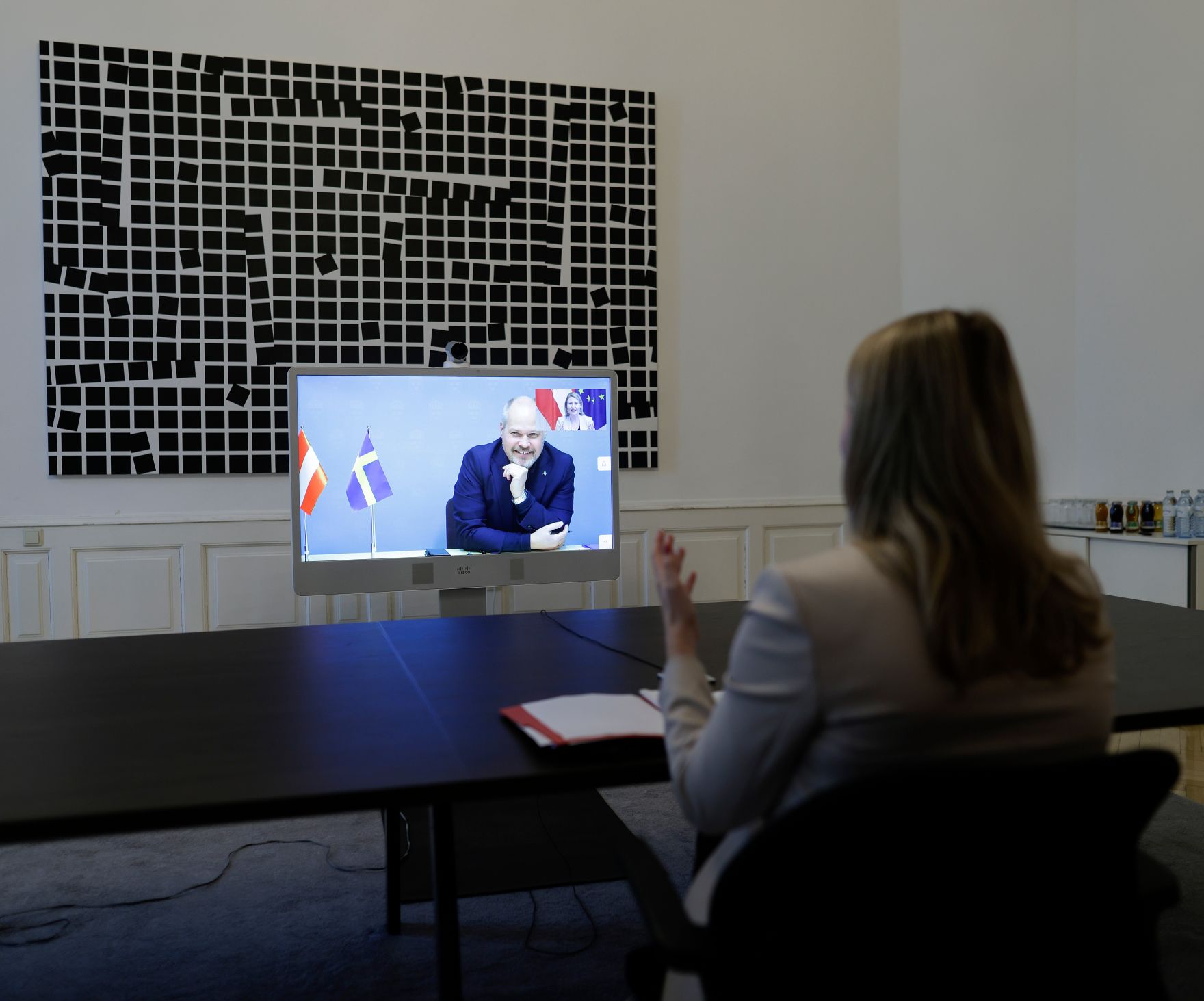 Am 16. Februar 2021 fand ein Austausch zwischen Bundesministerin Susanne Raab und dem schwedischen Justiz- und Migrationsminister Morgan Johansson statt.