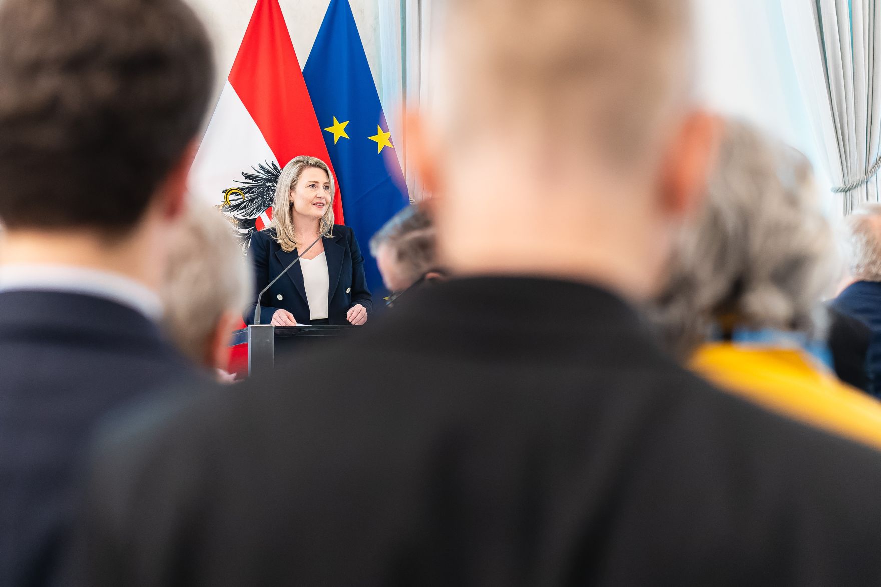 Am 15. April 2024 lud Bundesministerin Susanne Raab (2.v.l.) anl&auml;sslich des &bdquo;Empfang zur Osterzeit&ldquo; zahlreiche Vertreter der Kirchen und Religionsgesellschaften in &Ouml;sterreich, ins Bundeskanzleramt ein.