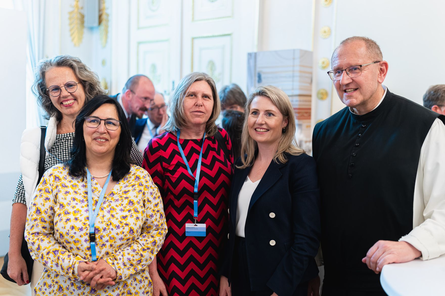 Am 15. April 2024 lud Bundesministerin Susanne Raab (2.v.r.) anl&auml;sslich des &bdquo;Empfang zur Osterzeit&ldquo; zahlreiche Vertreter der Kirchen und Religionsgesellschaften in &Ouml;sterreich, ins Bundeskanzleramt ein.