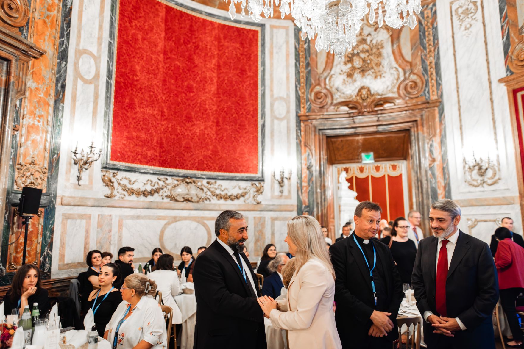 Am 11. Juli 2024 nahm Bundesministerin Susanne Raab (im Bild) am Fastenbrechen anl&auml;sslich der alevitischen Trauer- und Fastenzeit Muharrem teil.
