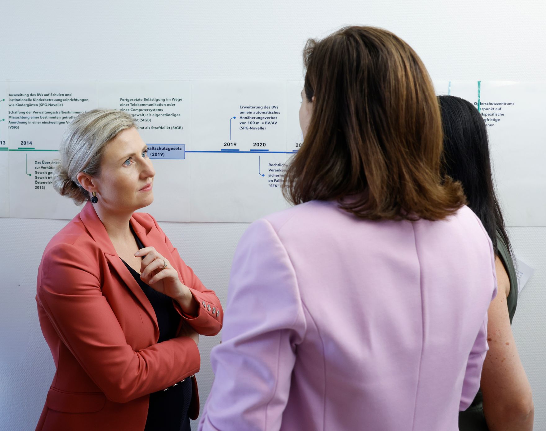 Am 11. September 2024 besuchte Bundesministerin Susanne Raab im Rahmen des Tags der Offenen T&uuml;r das Gewaltschutzzentrum Wien.