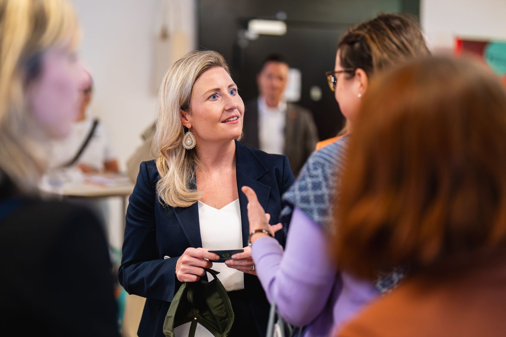 Am 10. Oktober 2024 nahm Bundesministerin Susanne Raab (m.) an der Veranstaltung &bdquo;Female Future Festival Vienna&ldquo; teil.