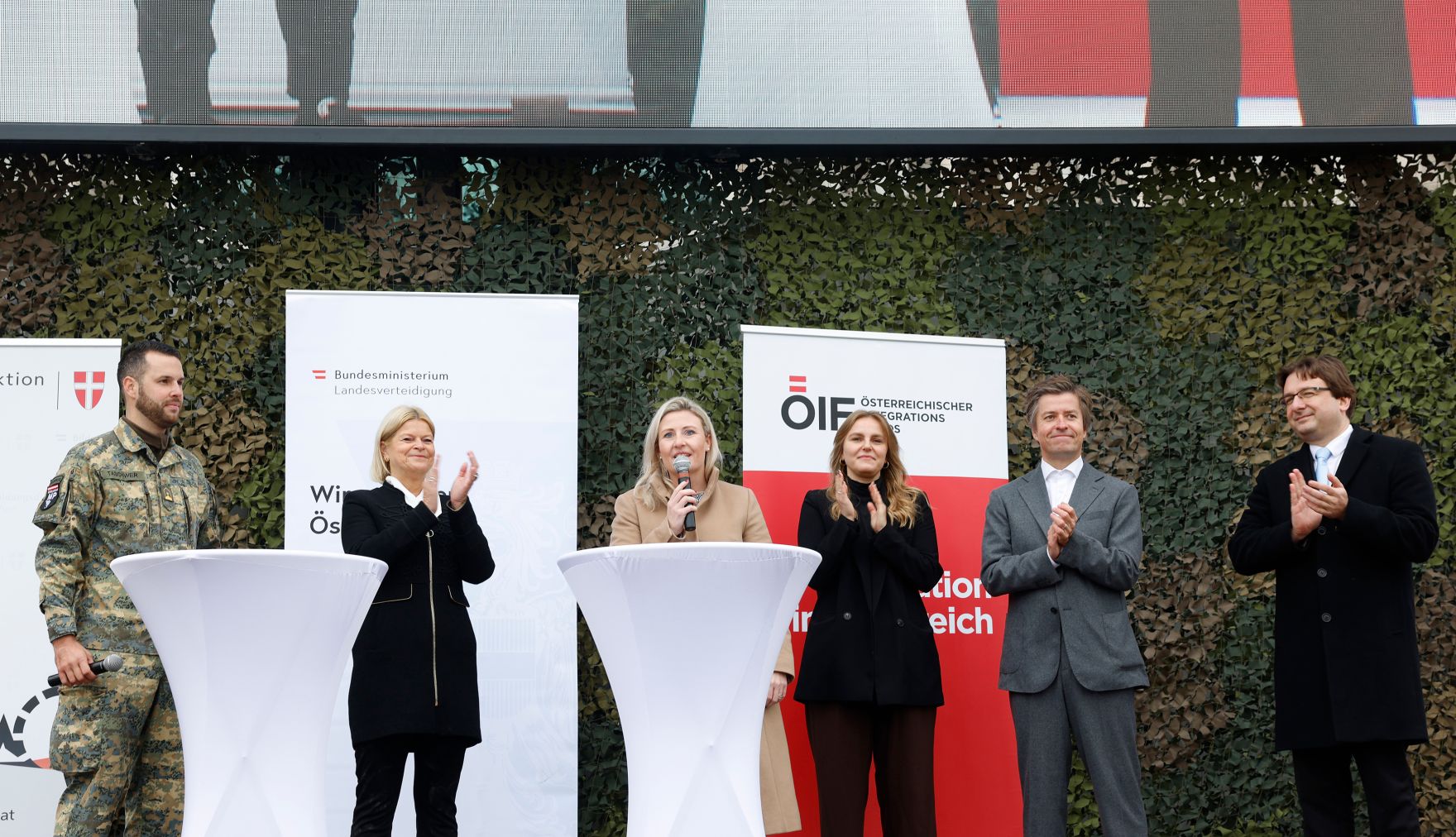 Am 23. Oktober 2024 besuchte Bundesministerin Susanne Raab (im Bild) die &bdquo;Karriereplattform: Lehre&ldquo; am Heldenplatz.