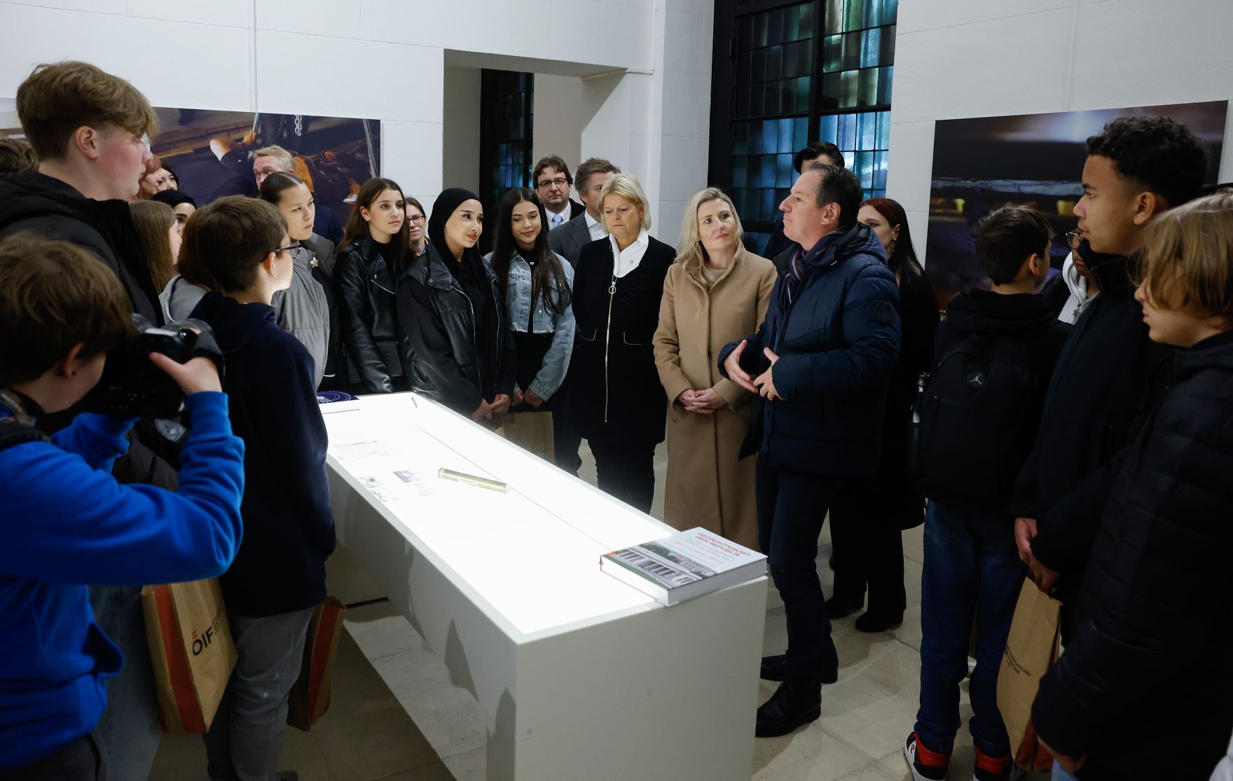 Am 23. Oktober 2024 besuchte Bundesministerin Susanne Raab (im Bild) die &bdquo;Karriereplattform: Lehre&ldquo; am Heldenplatz.