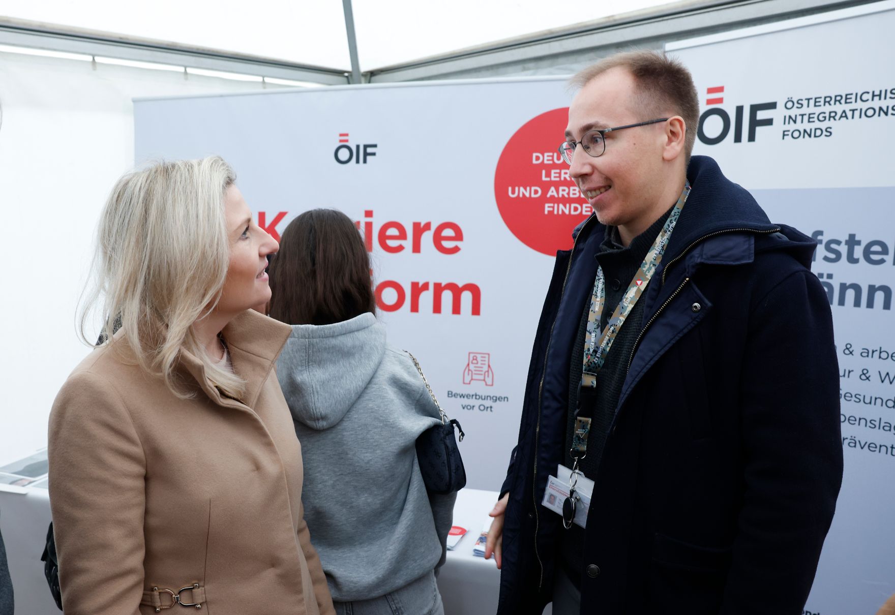 Am 23. Oktober 2024 besuchte Bundesministerin Susanne Raab (im Bild) die &bdquo;Karriereplattform: Lehre&ldquo; am Heldenplatz.