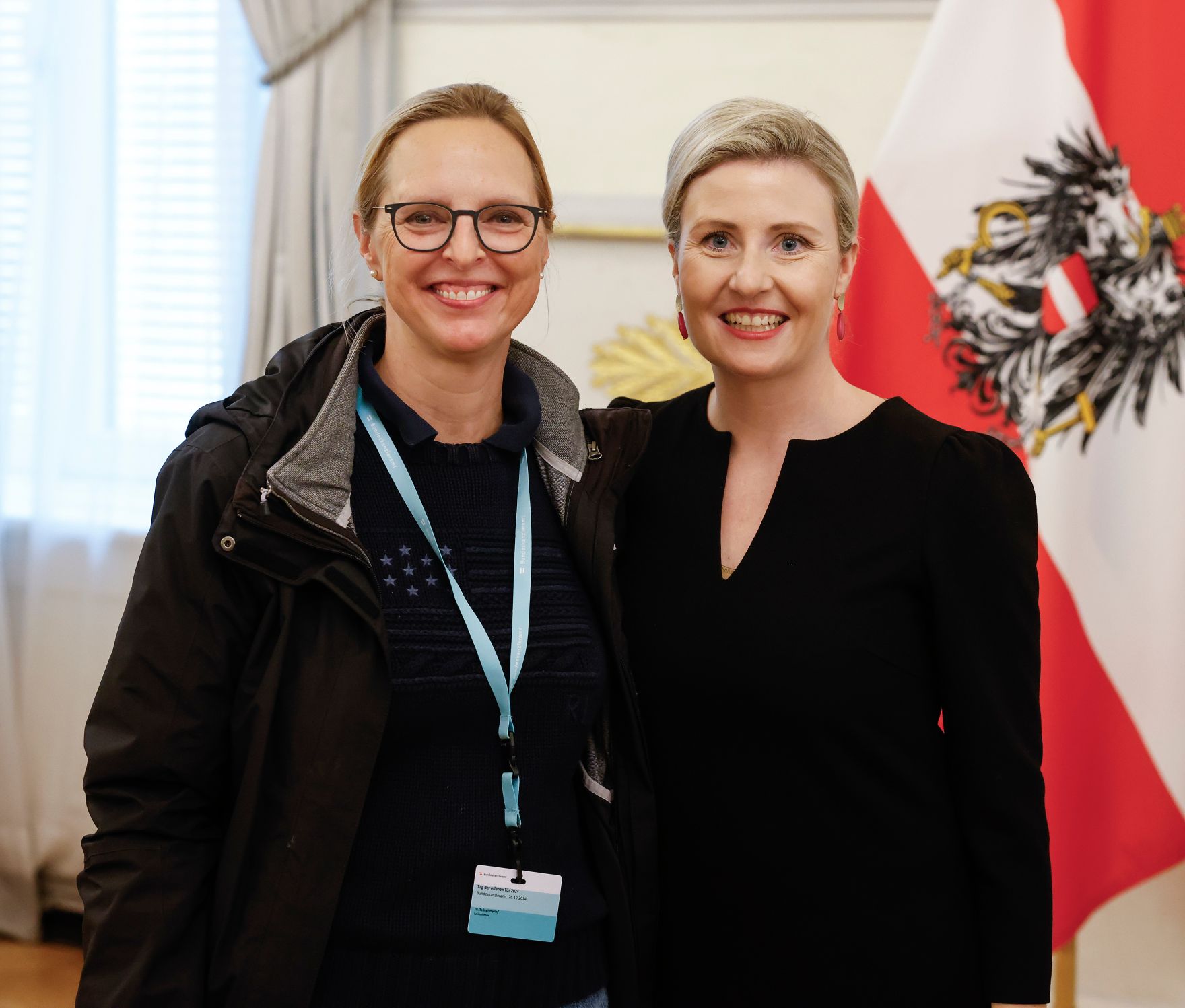 Am 26. Oktober 2024 begr&uuml;&szlig;te Bundesministerin Susanne Raab (im Bild) Besucherinnen und Besucher im Bundeskanzleramt.