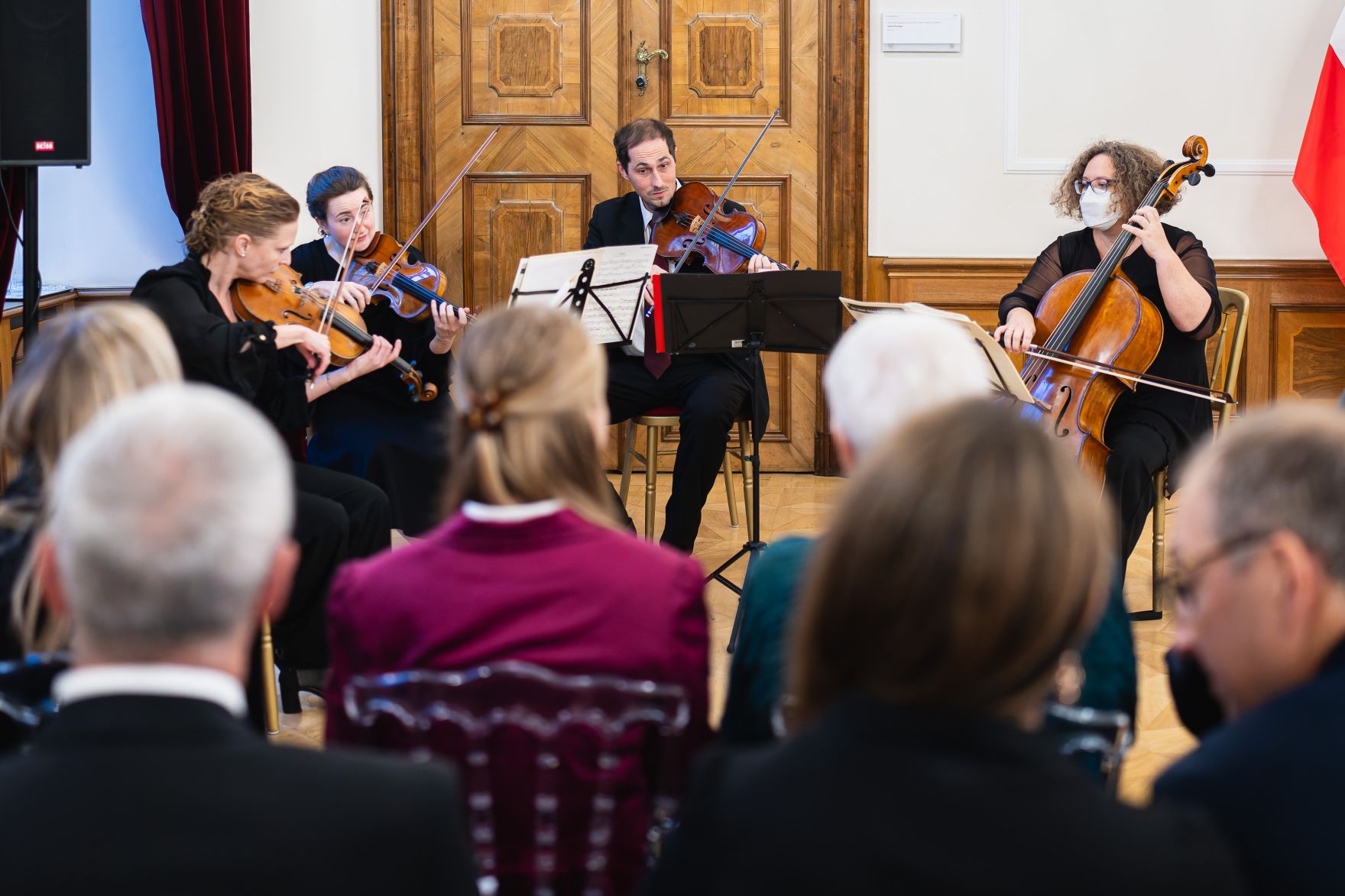 Am 12. November 2024 &uuml;berreichte Bundesministerin Susanne Raab Ehrenzeichen im Bundeskanzleramt.
