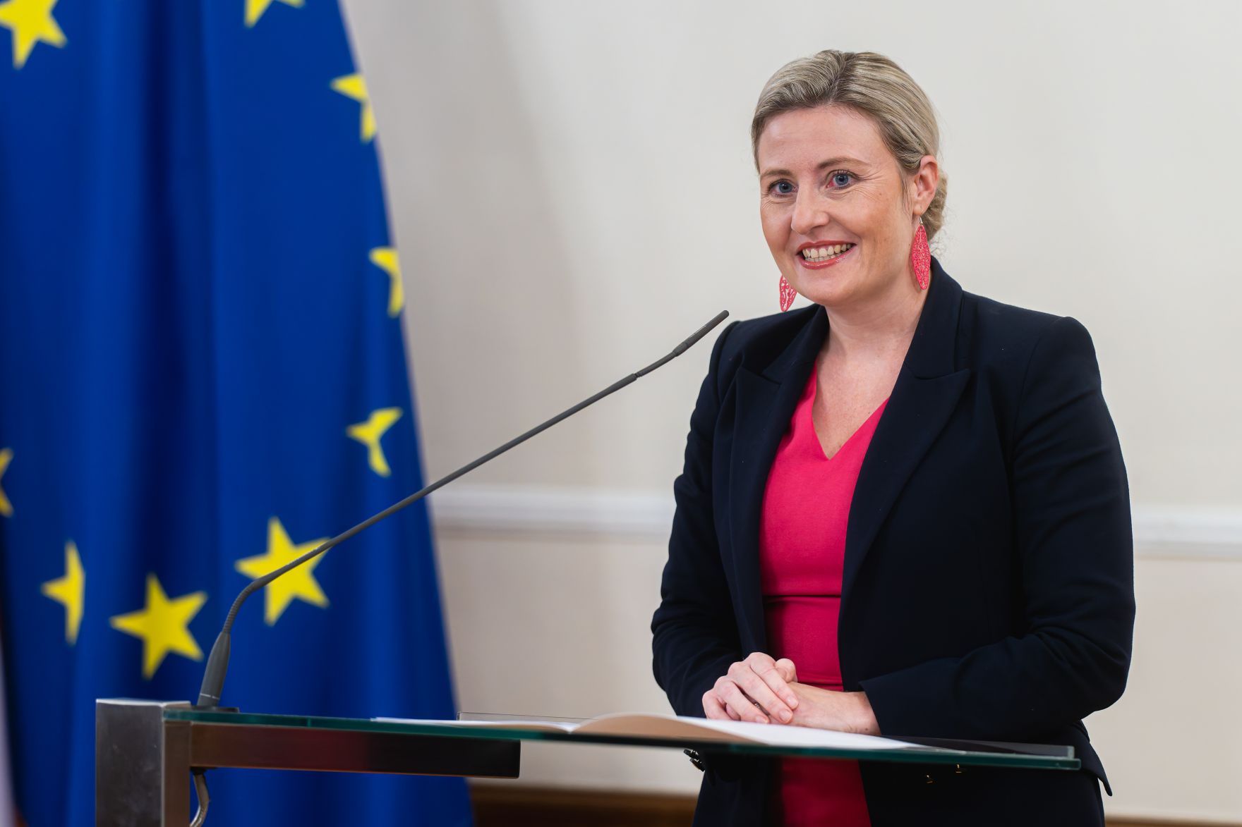 Am 12. November 2024 &uuml;berreichte Bundesministerin Susanne Raab (im Bild) Ehrenzeichen im Bundeskanzleramt.