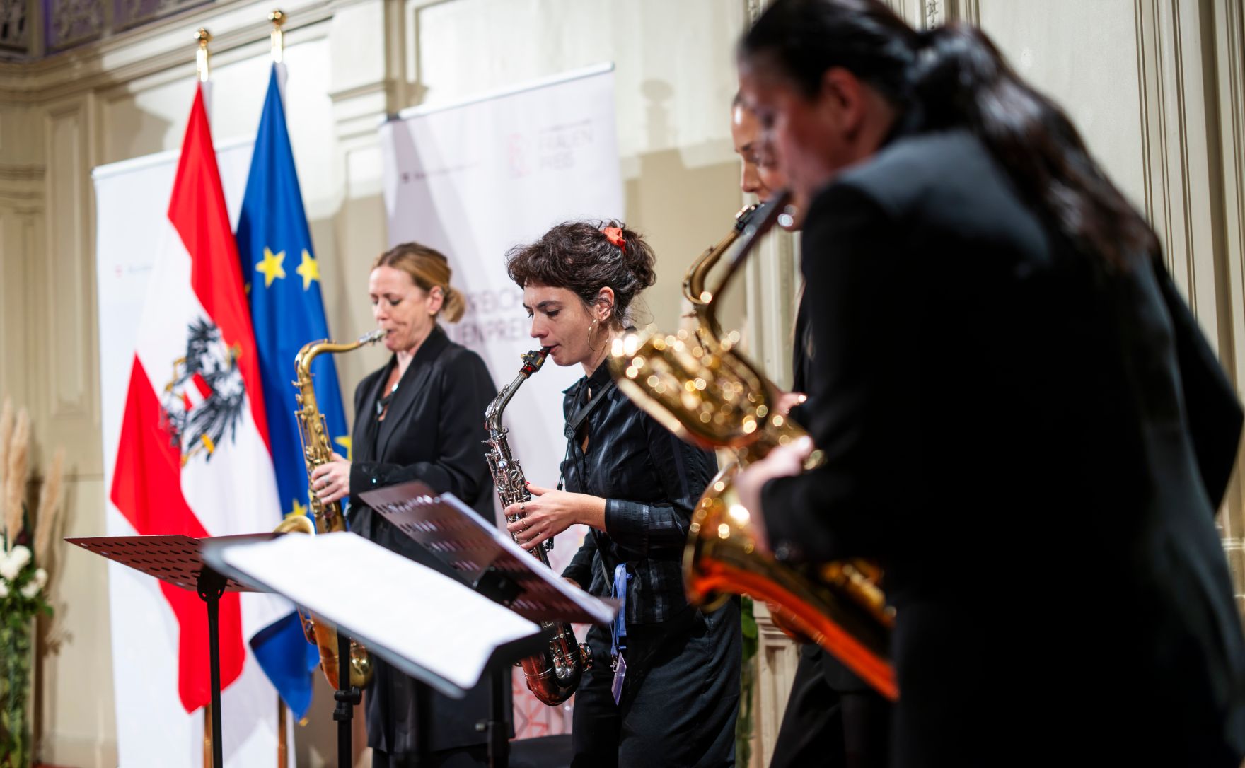 Am 12. November 2024 verlieh Bundesministerin Susanne Raab im Rahmen des Festaktes des &Ouml;sterreichischen Frauenpreises zwei Staatspreise, einen Lebenswerkpreis und weitere gestiftete Preise.
