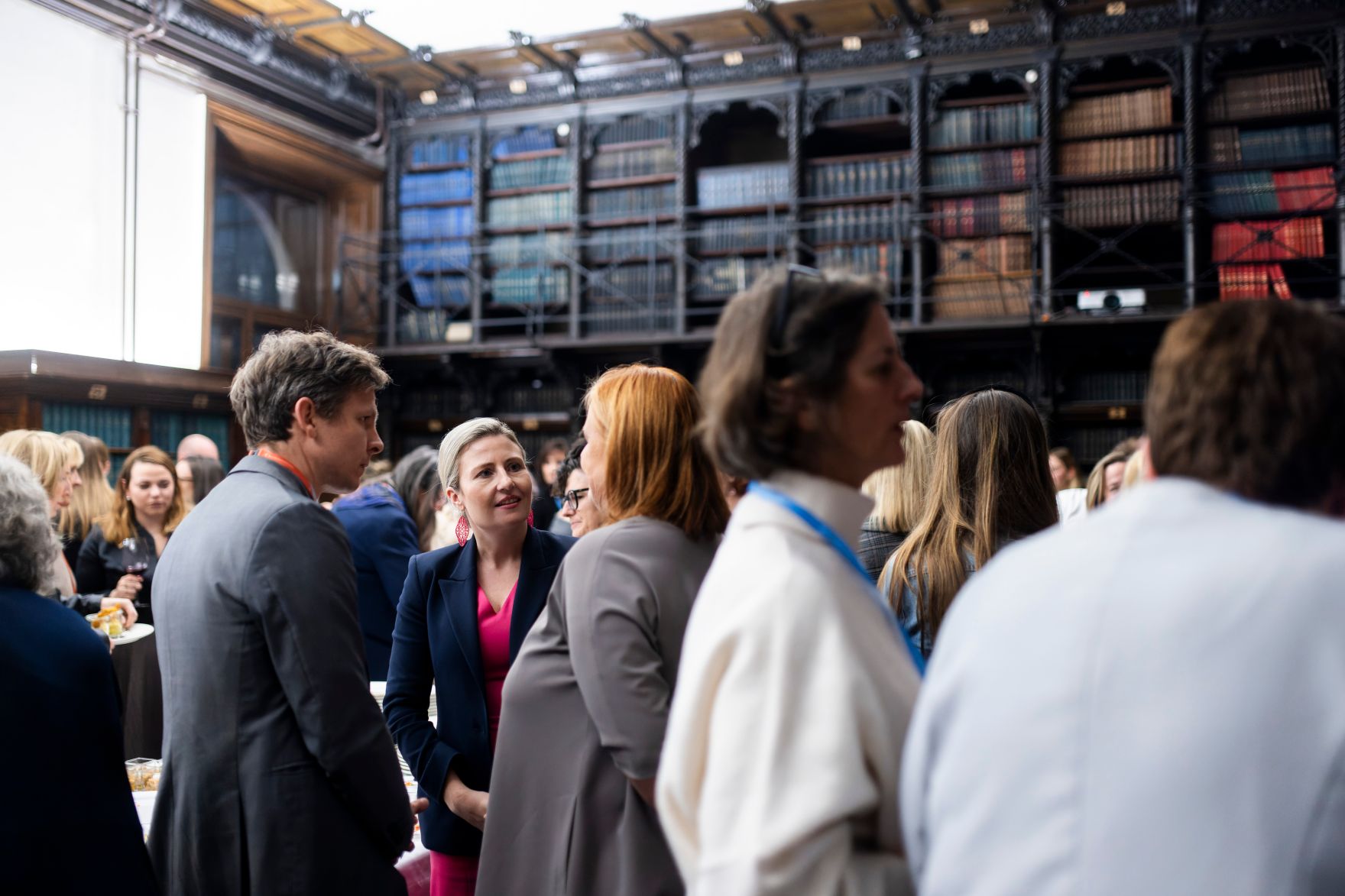 Am 12. November 2024 verlieh Bundesministerin Susanne Raab (2.v.l.) im Rahmen des Festaktes des &Ouml;sterreichischen Frauenpreises zwei Staatspreise, einen Lebenswerkpreis und weitere gestiftete Preise.