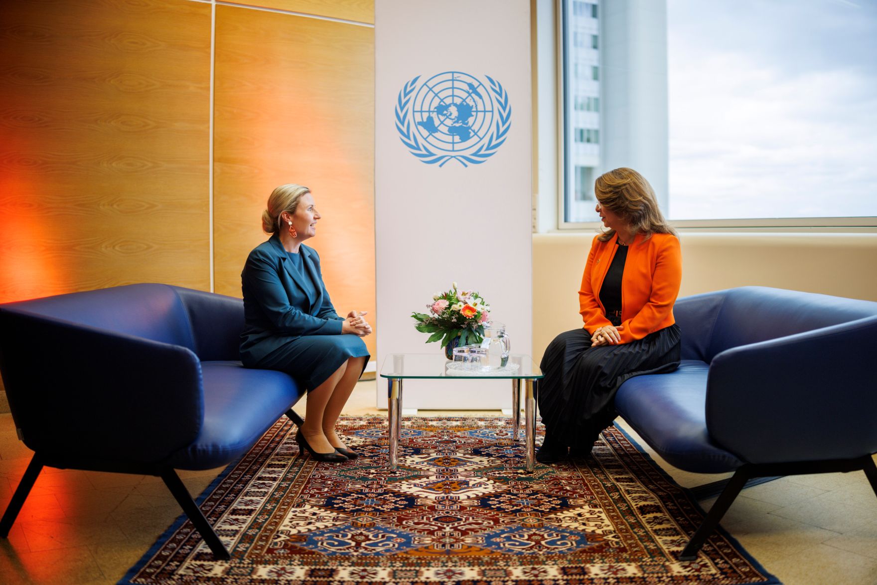 Am 22. November 2024 nahm Bundesministerin Susanne Raab (l.) anl&auml;sslich der Kampagne &bdquo;Orange the World&ldquo; einer weltweiten Aktion &bdquo;16 Tage gegen Gewalt an Frauen&ldquo;, an einer Veranstaltung im Vienna International Centre teil.