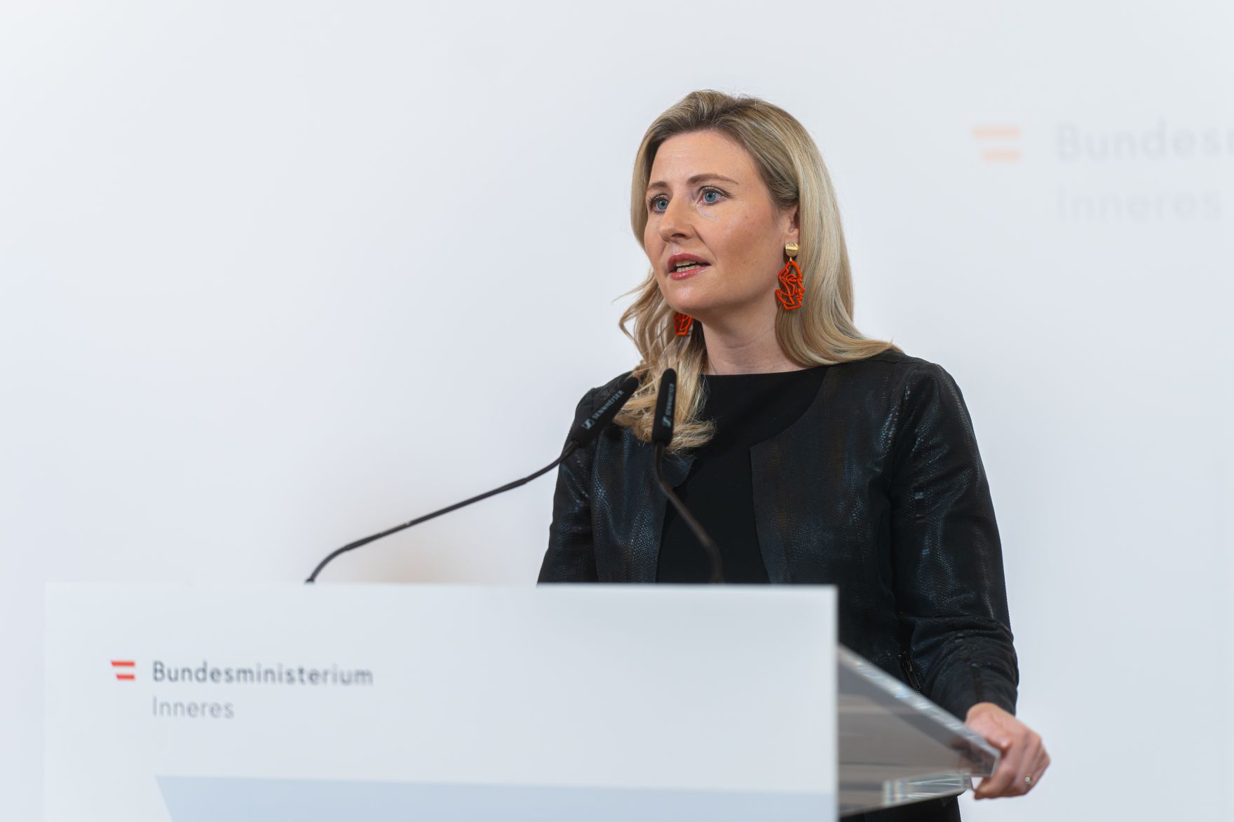 Am 26. November 2024 nahm Bundesministerin Susanne Raab (im Bild) am 5. Gewaltschutzgipfel im Innenministerium teil.