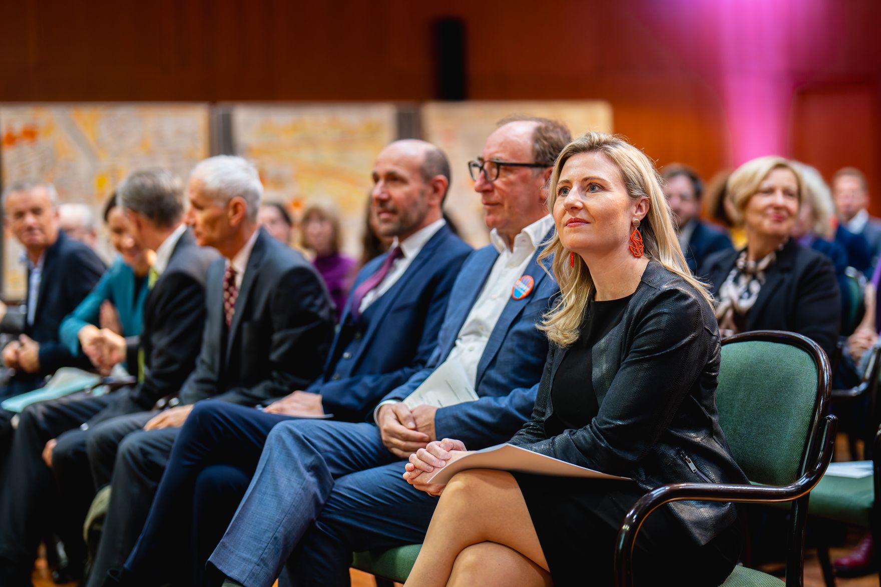 Am 26. November 2024 nahm Bundesministerin Susanne Raab (r.) am 5. Gewaltschutzgipfel im Innenministerium teil. Im Bild mit Bundesminister Johannes Rauch (m.r.) und Franz Ruf Generaldirektor f&uuml;r die &ouml;ffentliche Sicherheit (m.).