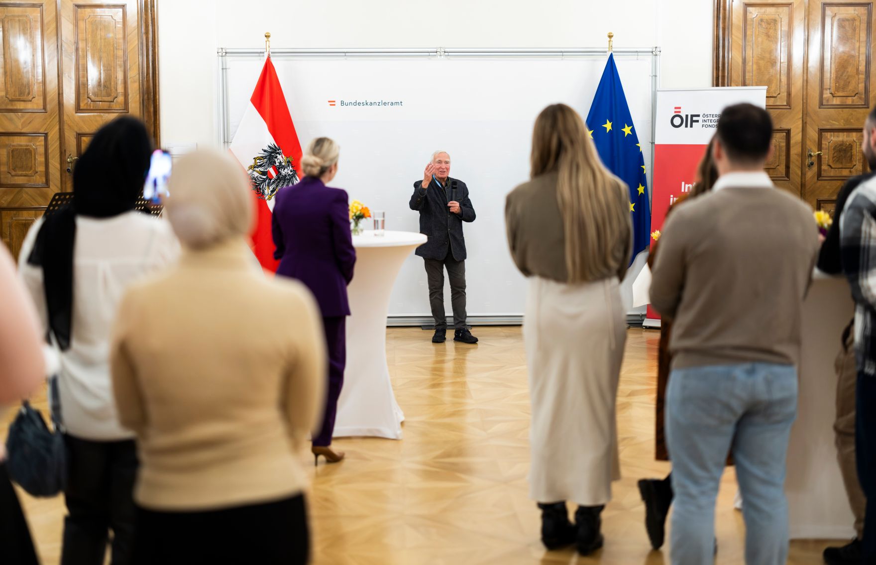 Am 27. November 2024 verlieh Bundesministerin Susanne Raab (m.l.) gemeinsam mit dem &Ouml;sterreichischen Integrationsfond &Ouml;IF das Liese Prokop Stipendium im Studienjahr 2024/2025 an asylberechtigte Studierende.