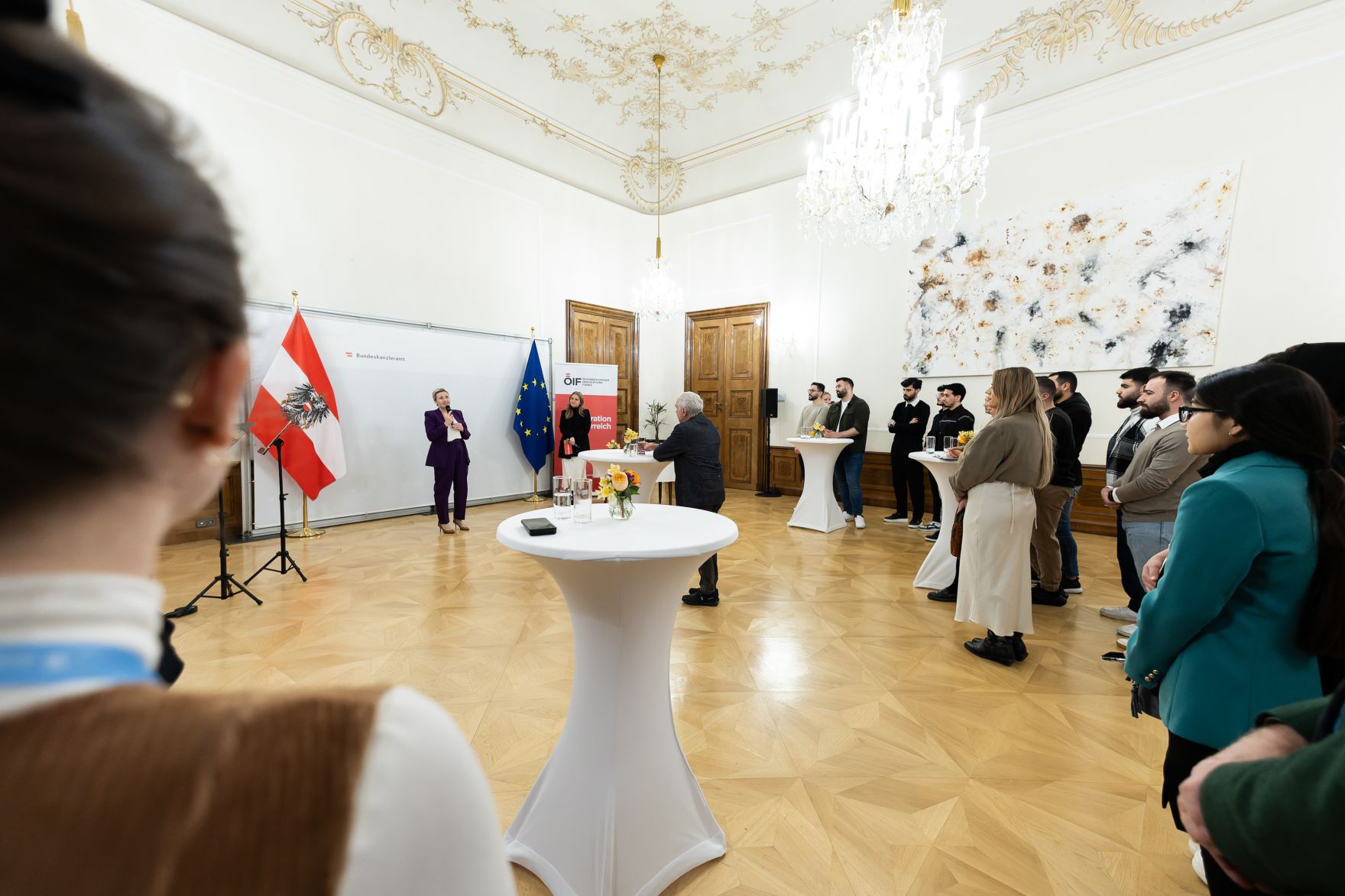 Am 27. November 2024 verlieh Bundesministerin Susanne Raab (2.v.l.) gemeinsam mit dem &Ouml;sterreichischen Integrationsfond &Ouml;IF das Liese Prokop Stipendium im Studienjahr 2024/2025 an asylberechtigte Studierende.