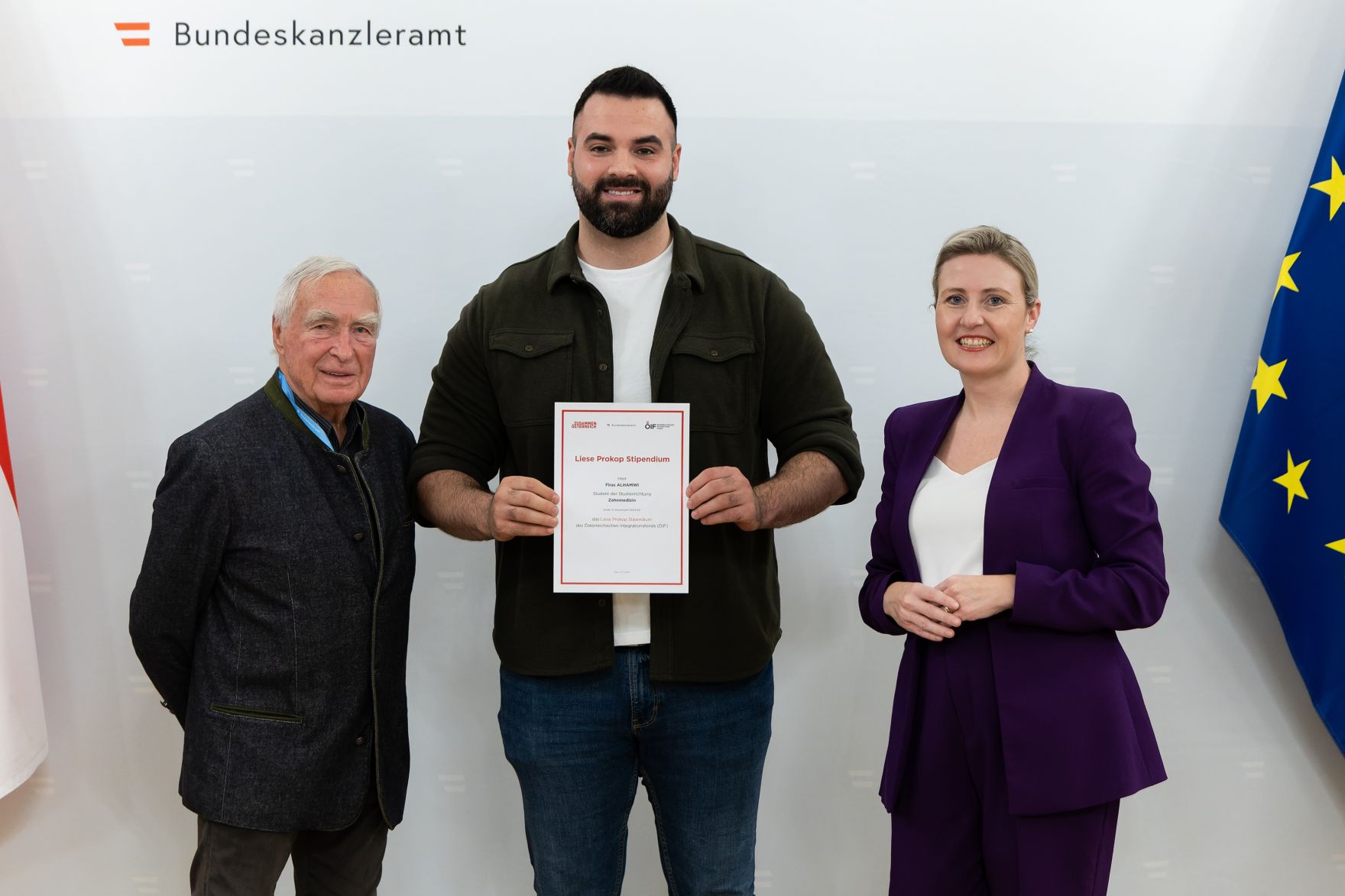 Am 27. November 2024 verlieh Bundesministerin Susanne Raab (r.) gemeinsam mit dem &Ouml;sterreichischen Integrationsfond &Ouml;IF das Liese Prokop Stipendium im Studienjahr 2024/2025 an asylberechtigte Studierende.