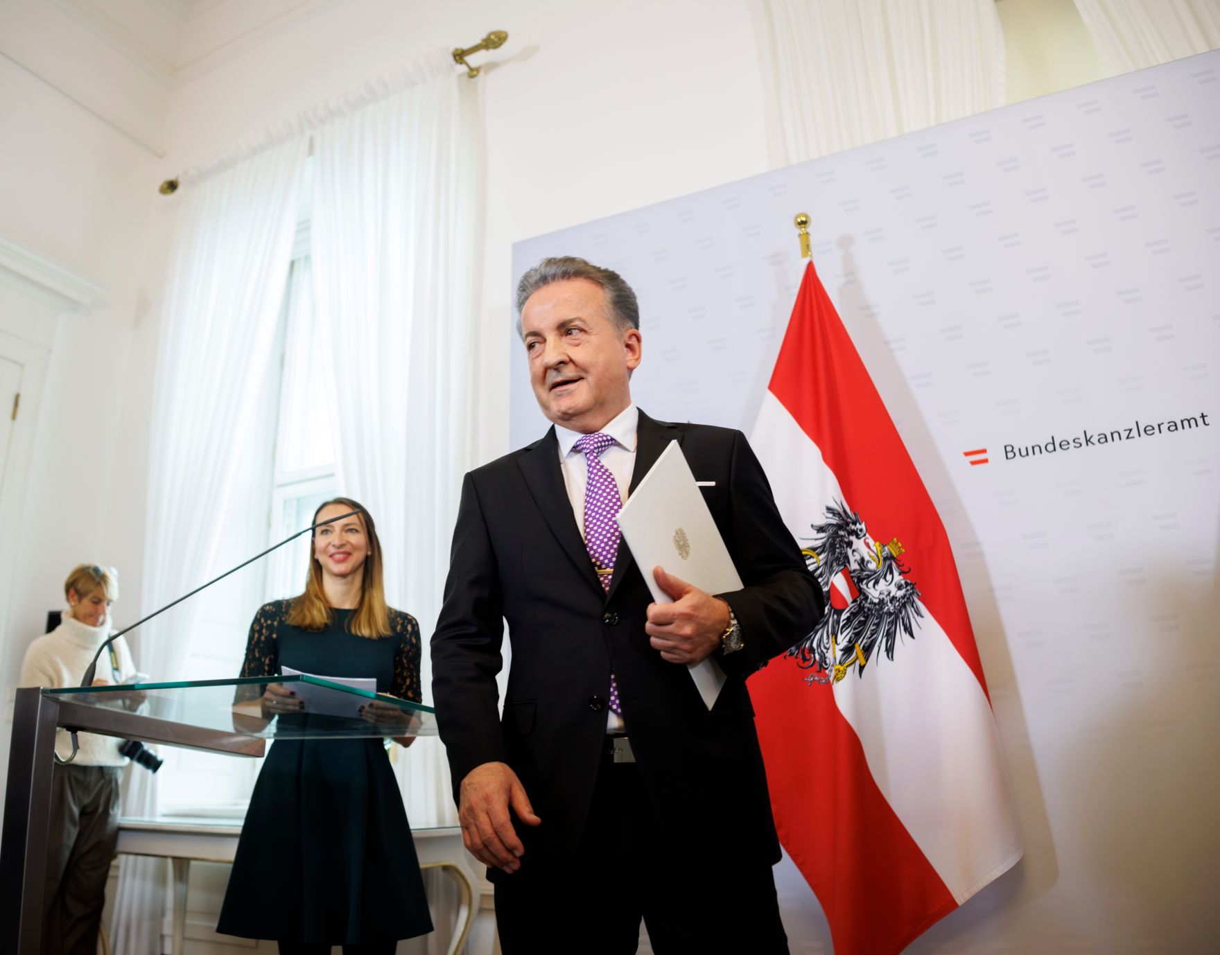 Am 29. November 2024 bestellte Bundesministerin Susanne Raab, Herrn Kurt Faist (m.) zum Mitglied der bei der Bundesanstalt &quot;Statistik &Ouml;sterreich&quot; eingerichteten Wirtschaftskurie. Damit hat er das Recht, die Bezeichnung &quot;Kommerzialrat f&uuml;r die Statistik&quot; zu f&uuml;hren.