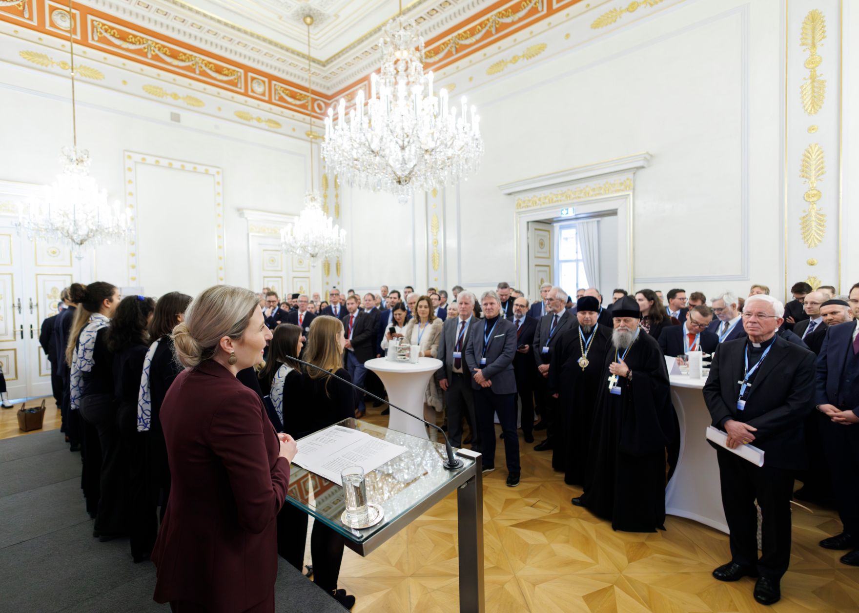 Am 19. Dezember 2024 lud Bundesministerin Susanne Raab (l.) zum Adventempfang.