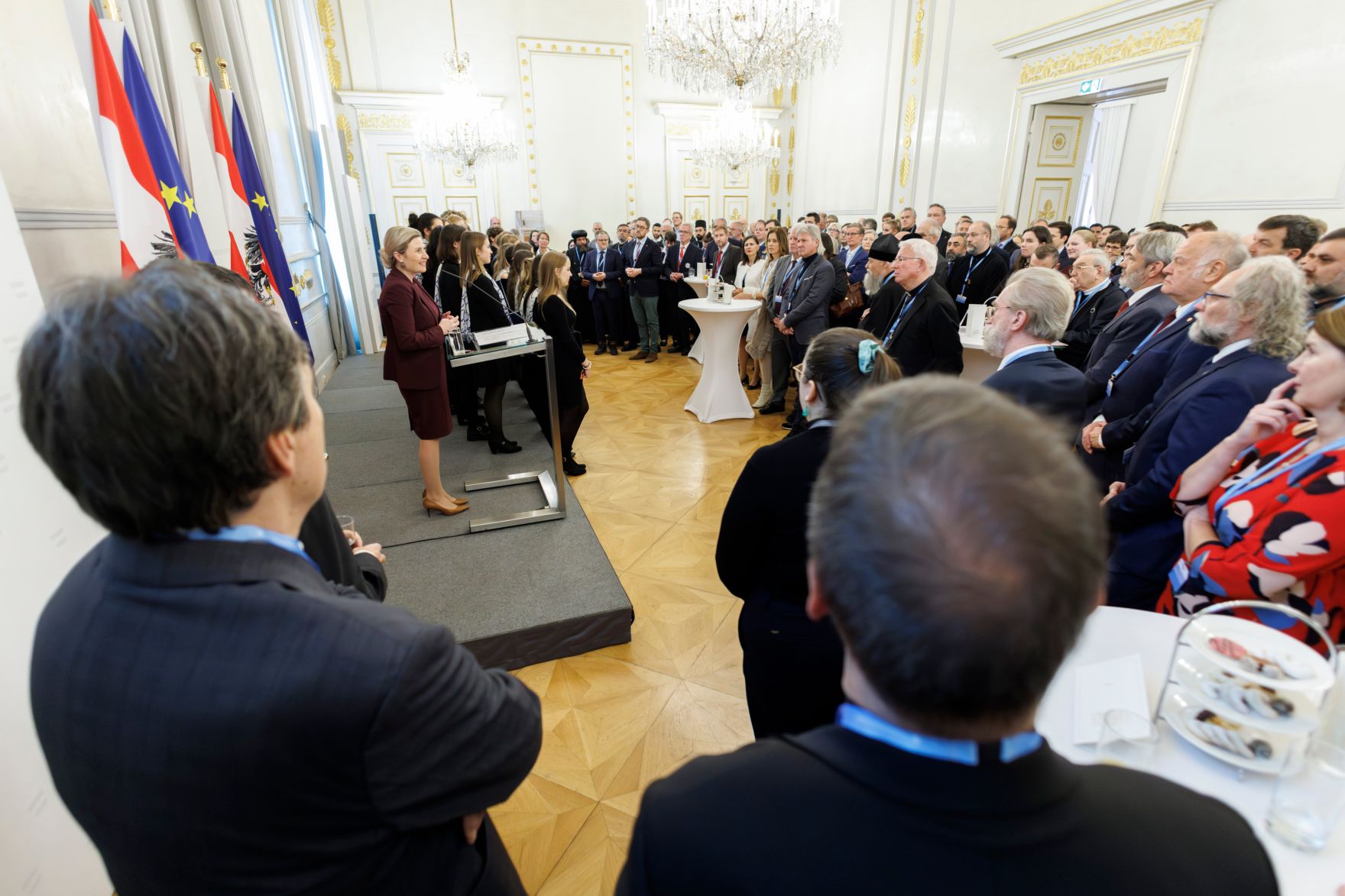 Am 19. Dezember 2024 lud Bundesministerin Susanne Raab (l.) zum Adventempfang.