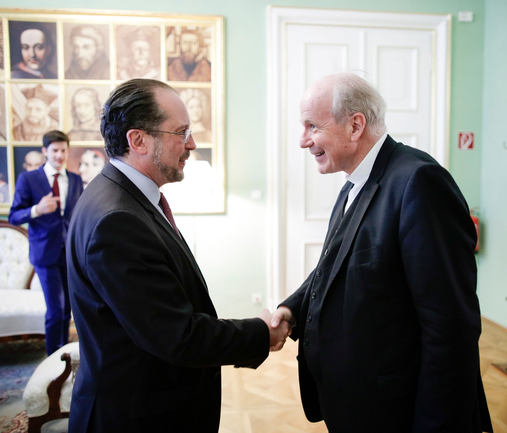 Am 10. Juli 2019 besuchte Bundesminister Alexander Schallenberg (l.) den Erzbischof von Wien, Kardinal Christoph Sch&ouml;nborn (r.).