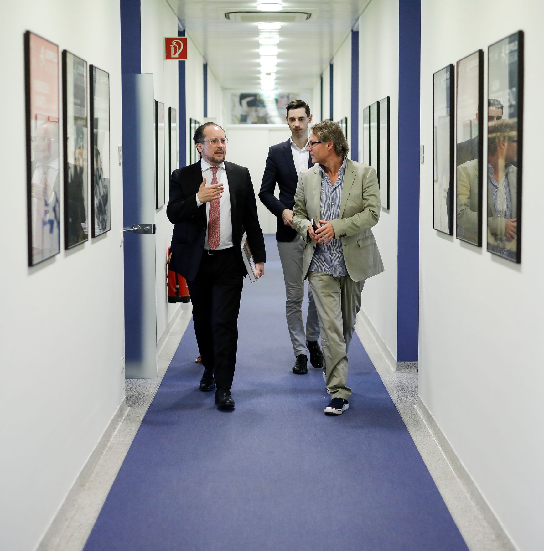 Am 16. Juli 2019 besuchte Bundesminister Alexander Schallenberg (l.) das Leopold Museum. Im Bild mit dem Direktor Hans Peter Wipplinger (r.).