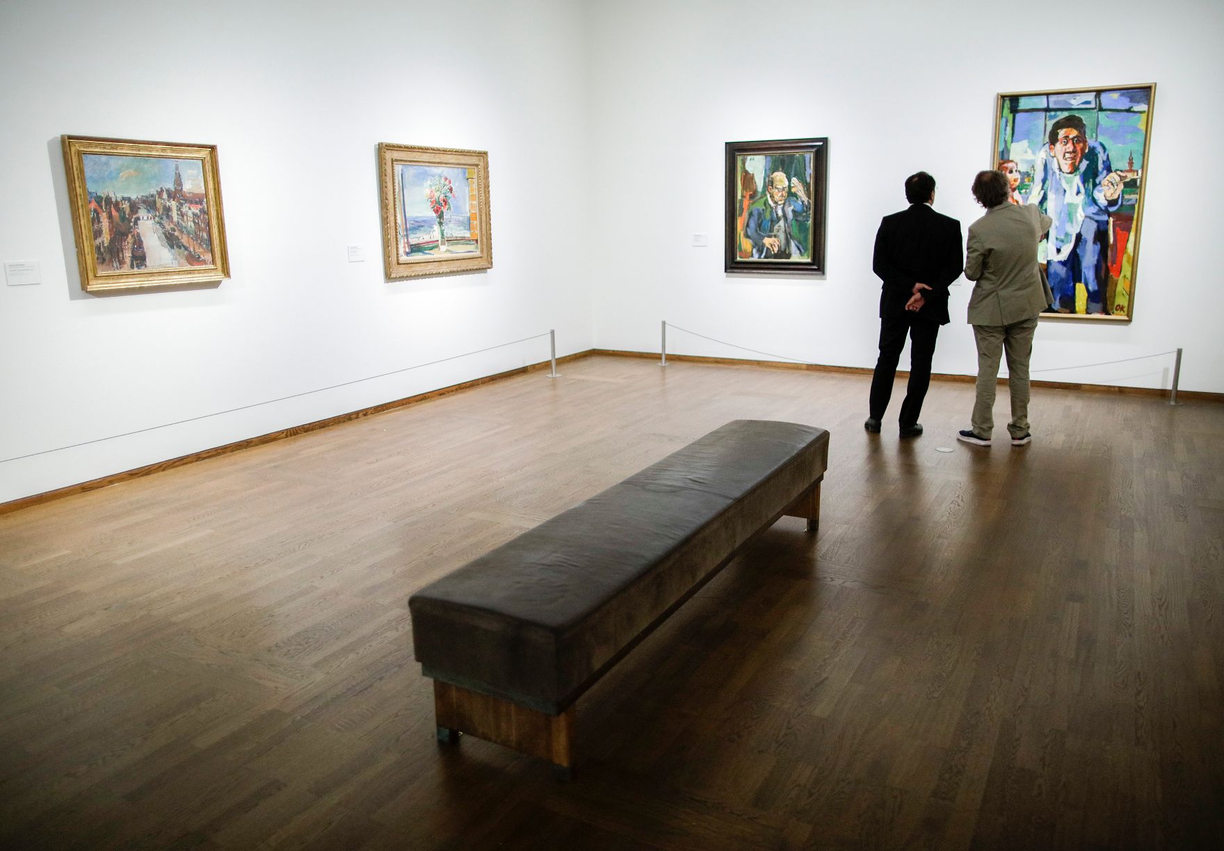 Am 16. Juli 2019 besuchte Bundesminister Alexander Schallenberg (l.) das Leopold Museum. Im Bild mit dem Direktor Hans Peter Wipplinger (r.).