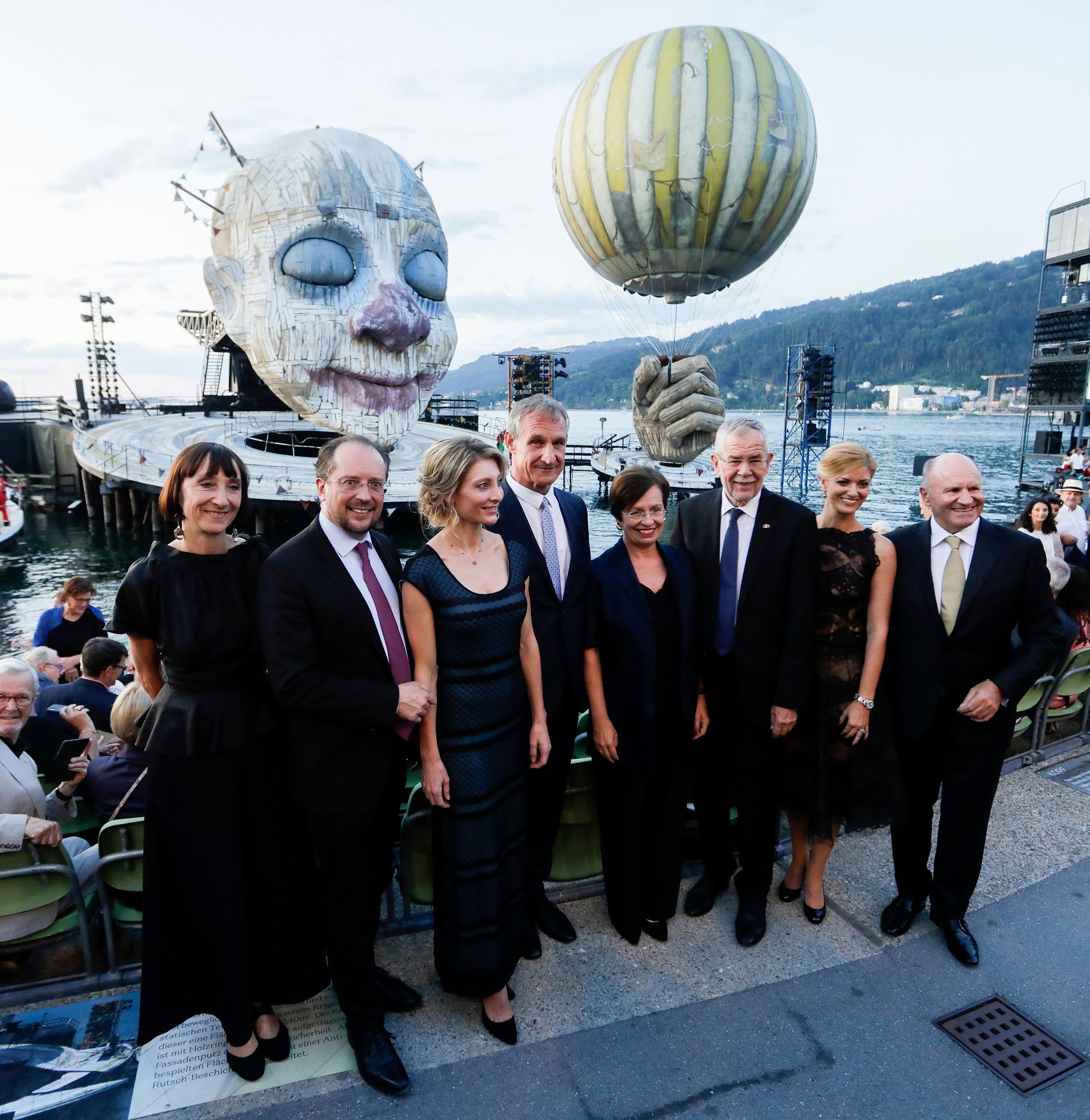 Am 17. Juli 2019 reiste Bundesminister Alexander Schallenberg (2.v.l.) anl&auml;sslich der Er&ouml;ffnung der Bregenzer Festspiele nach Bregenz.