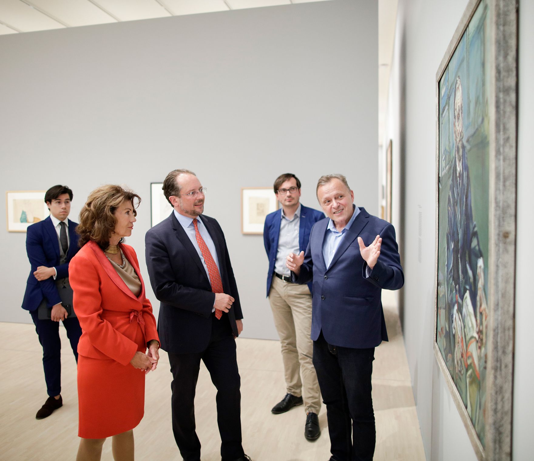 Am 22. August 2019 besuchte Bundeskanzler Brigitte Bierlein (l.) gemeinsam mit Bundesminister Alexander Schallenberg (m.) die Landesgalerie N&Ouml; und die Kunsthalle Krems.