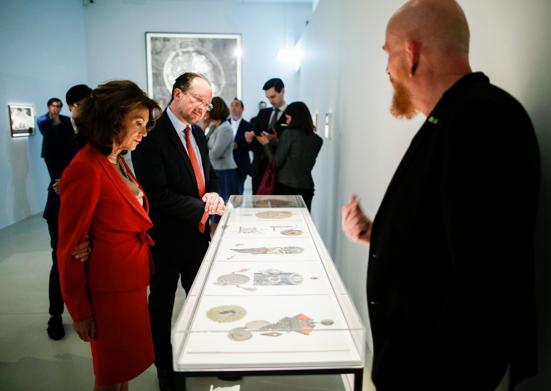 Am 22. August 2019 besuchte Bundeskanzler Brigitte Bierlein (l.) gemeinsam mit Bundesminister Alexander Schallenberg (m.) die Landesgalerie N&Ouml; und die Kunsthalle Krems.